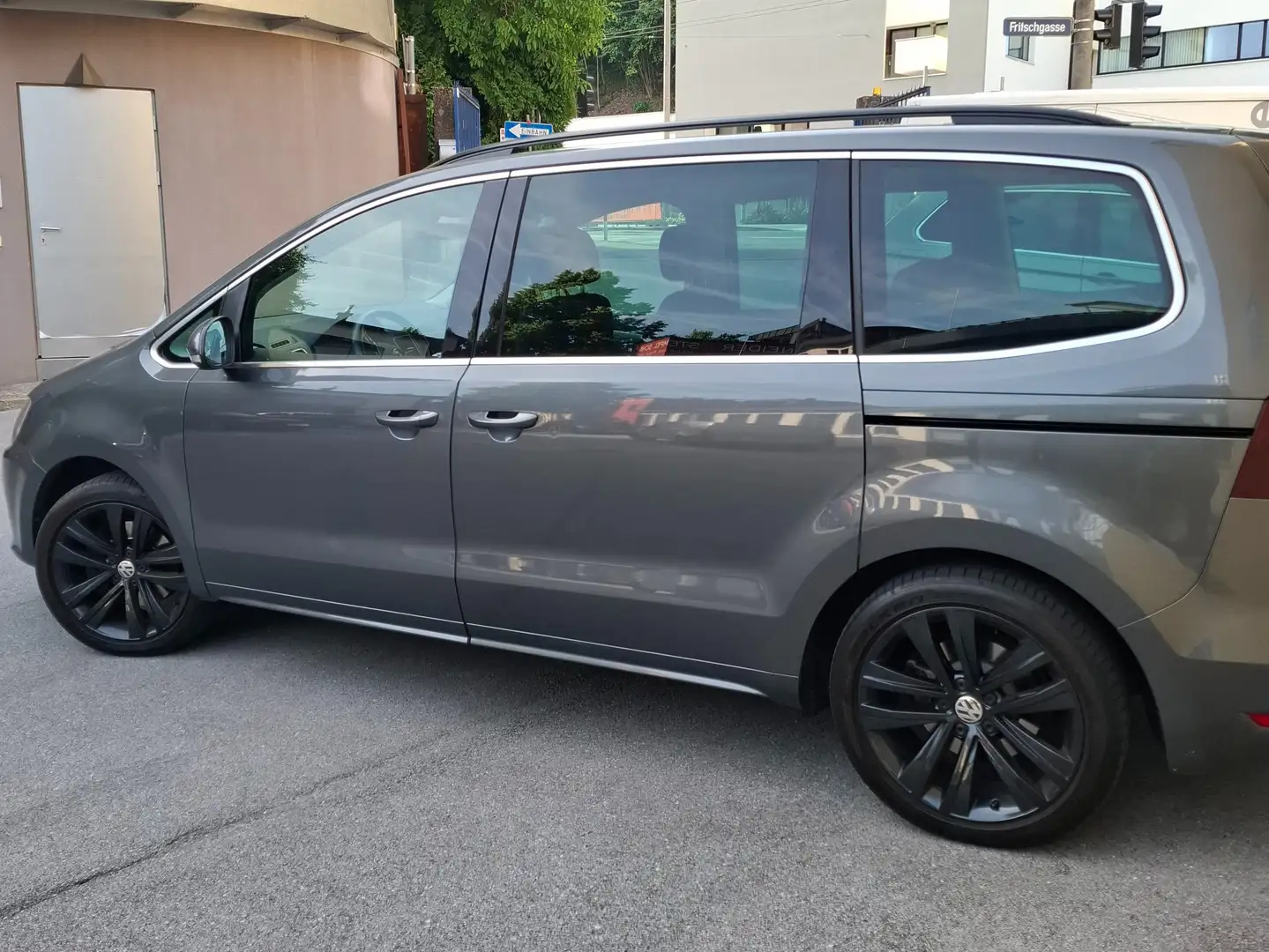 Volkswagen Sharan Sharan Business 1,4 TSI Business Grau - 2