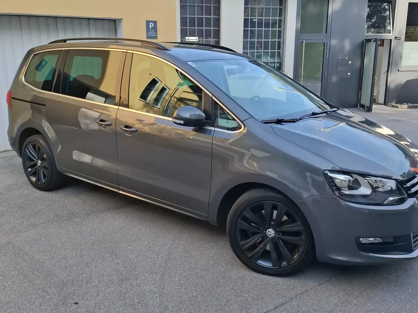 Volkswagen Sharan Sharan Business 1,4 TSI Business Grau - 1