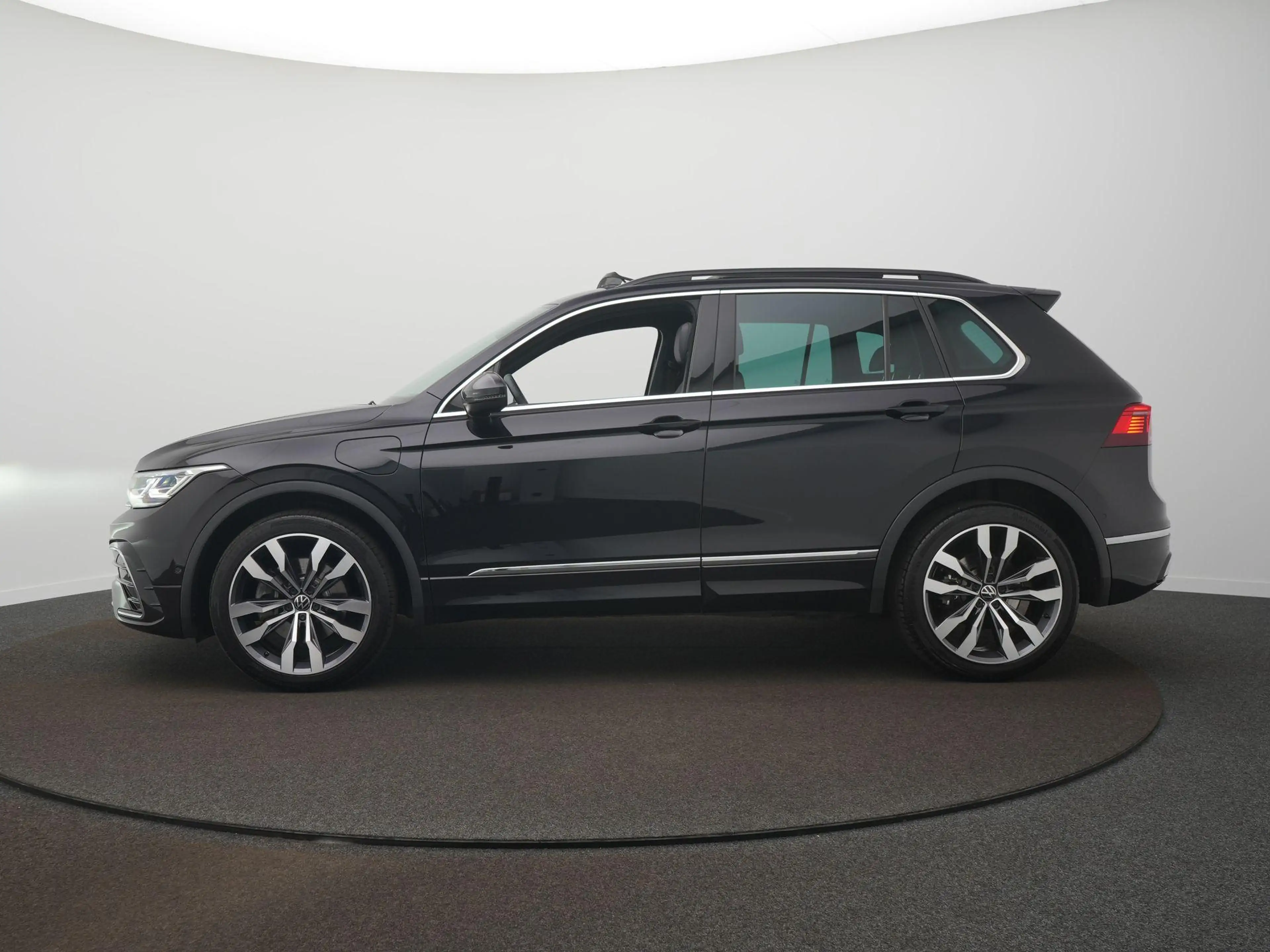 Volkswagen Tiguan 1.4 TSI eHybrid R-Line Business DSG / Panoramadak — photo 8