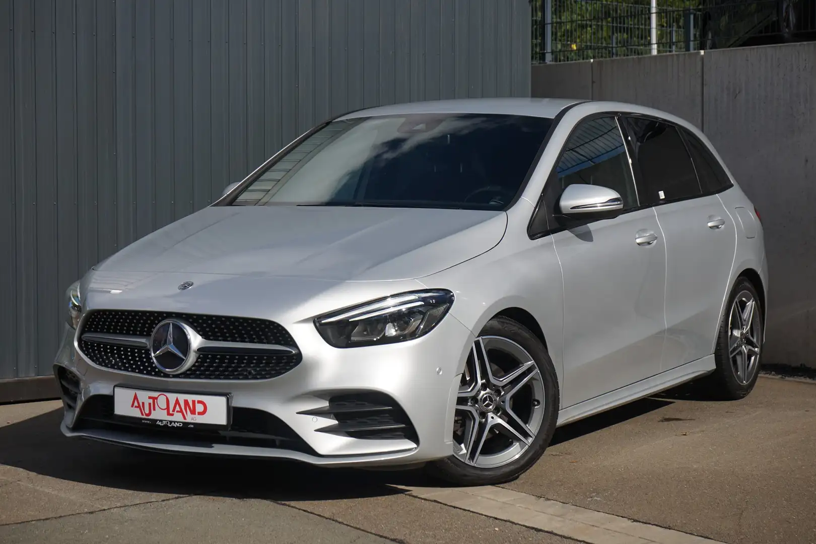 Mercedes-Benz B 150 B180 AMG Line LED Navi Kamera Virtual Cockpit Weiß - 2