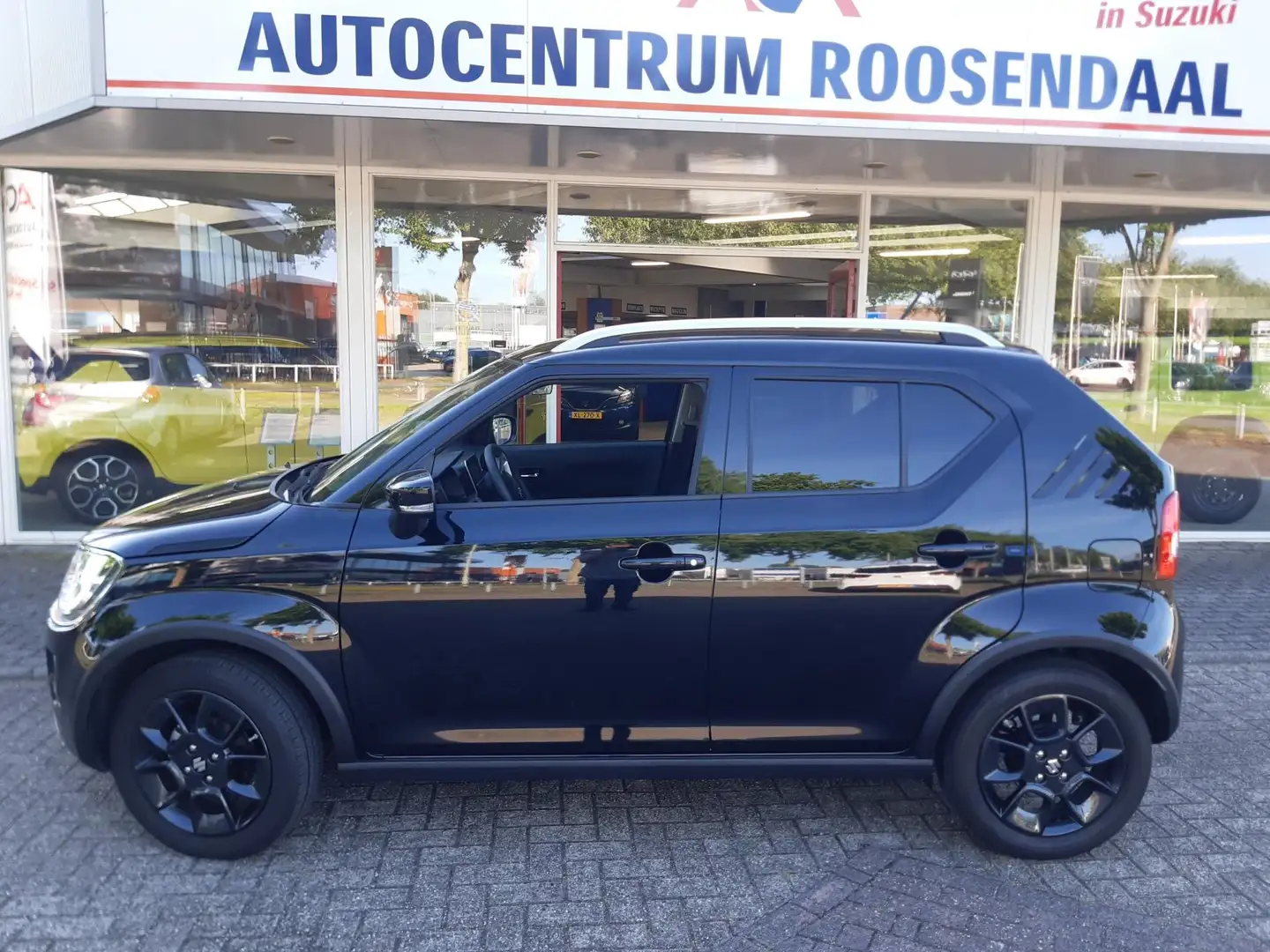 Suzuki Ignis 1.2 Smart Hybrid Style met trekhaak 2584 km luxe u Zwart - 2