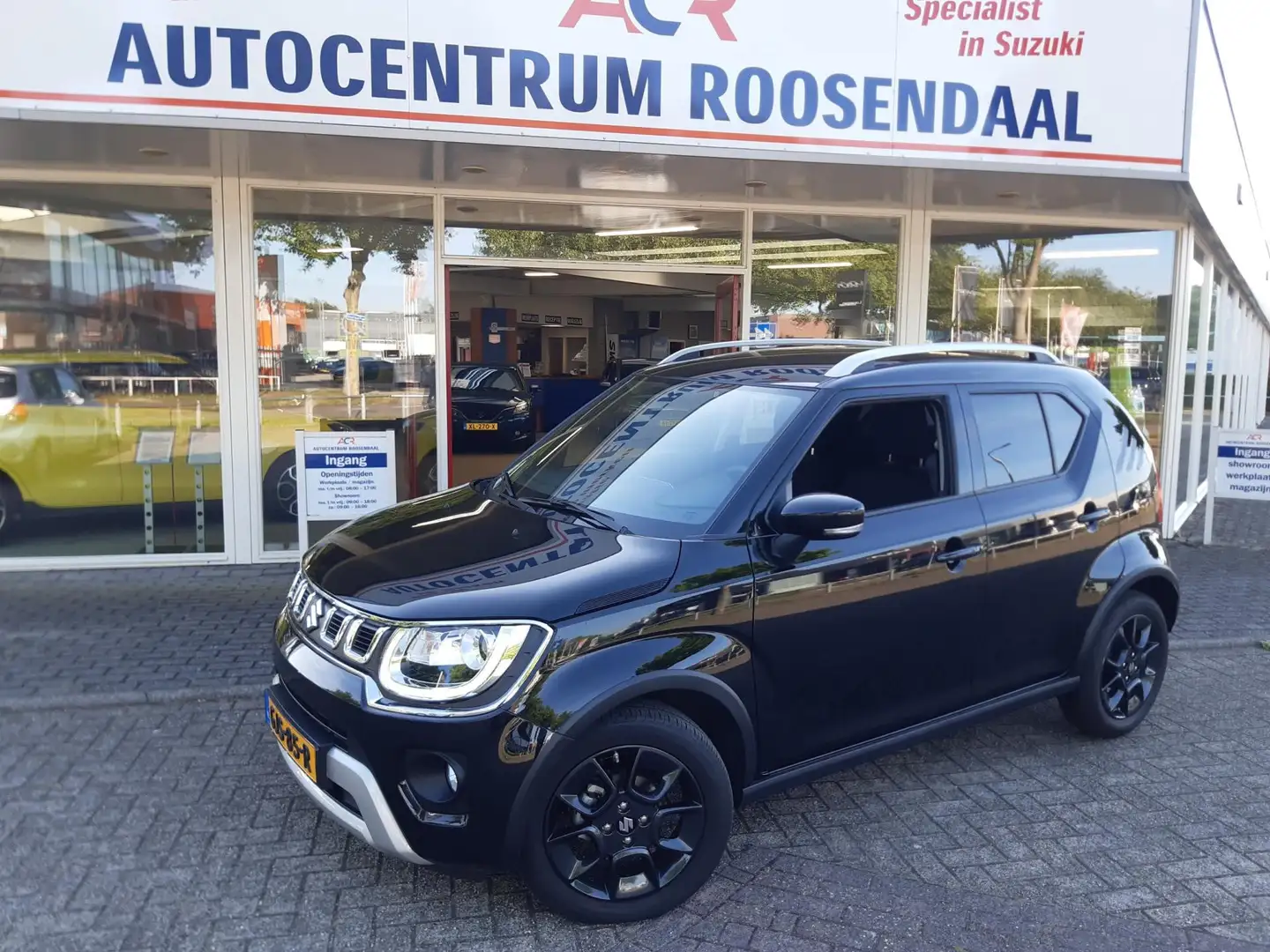 Suzuki Ignis 1.2 Smart Hybrid Style met trekhaak 2584 km luxe u Zwart - 1