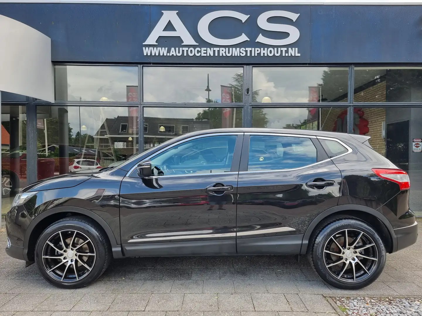 Nissan Qashqai 1.2 Connect Edition Zwart - 2