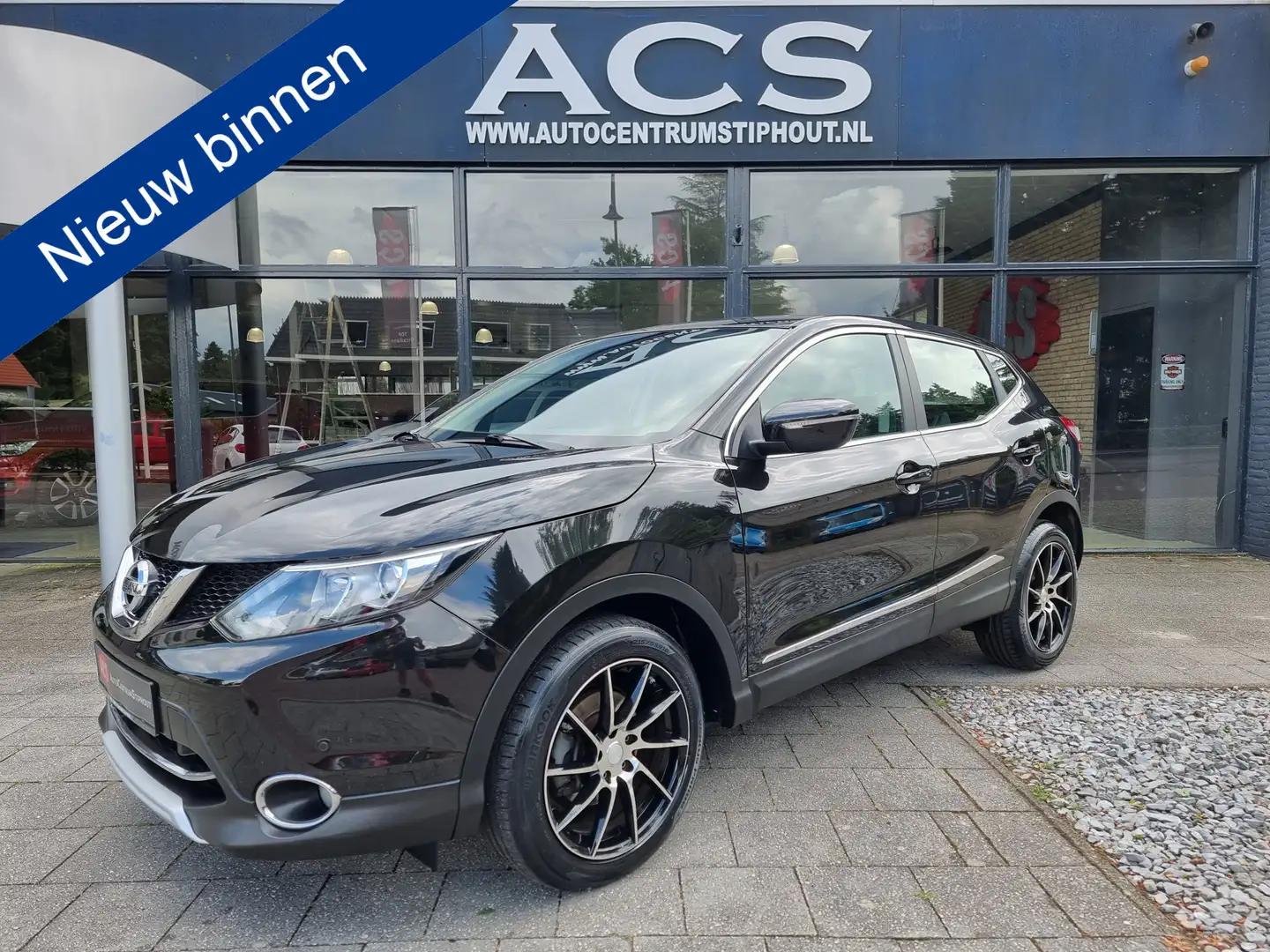 Nissan Qashqai 1.2 Connect Edition Zwart - 1