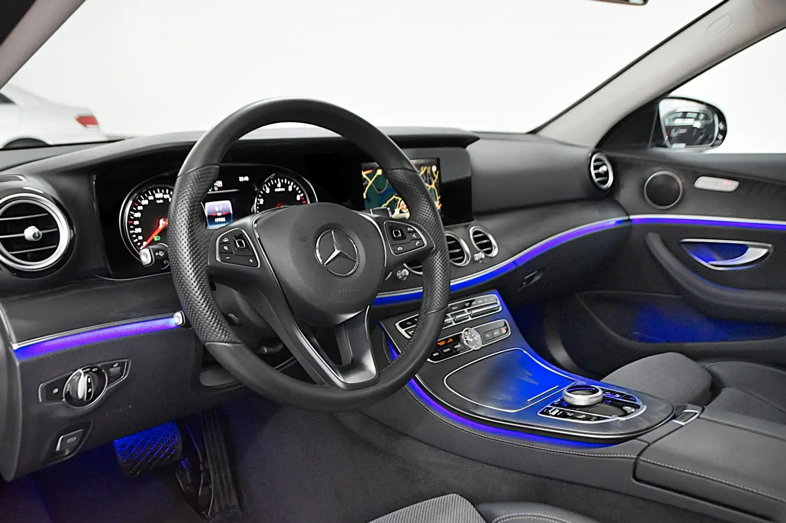 Mercedes-Benz E 200 T CGI 4-MATIC 9G-TRONIC AVANTGARDE Noir - 2