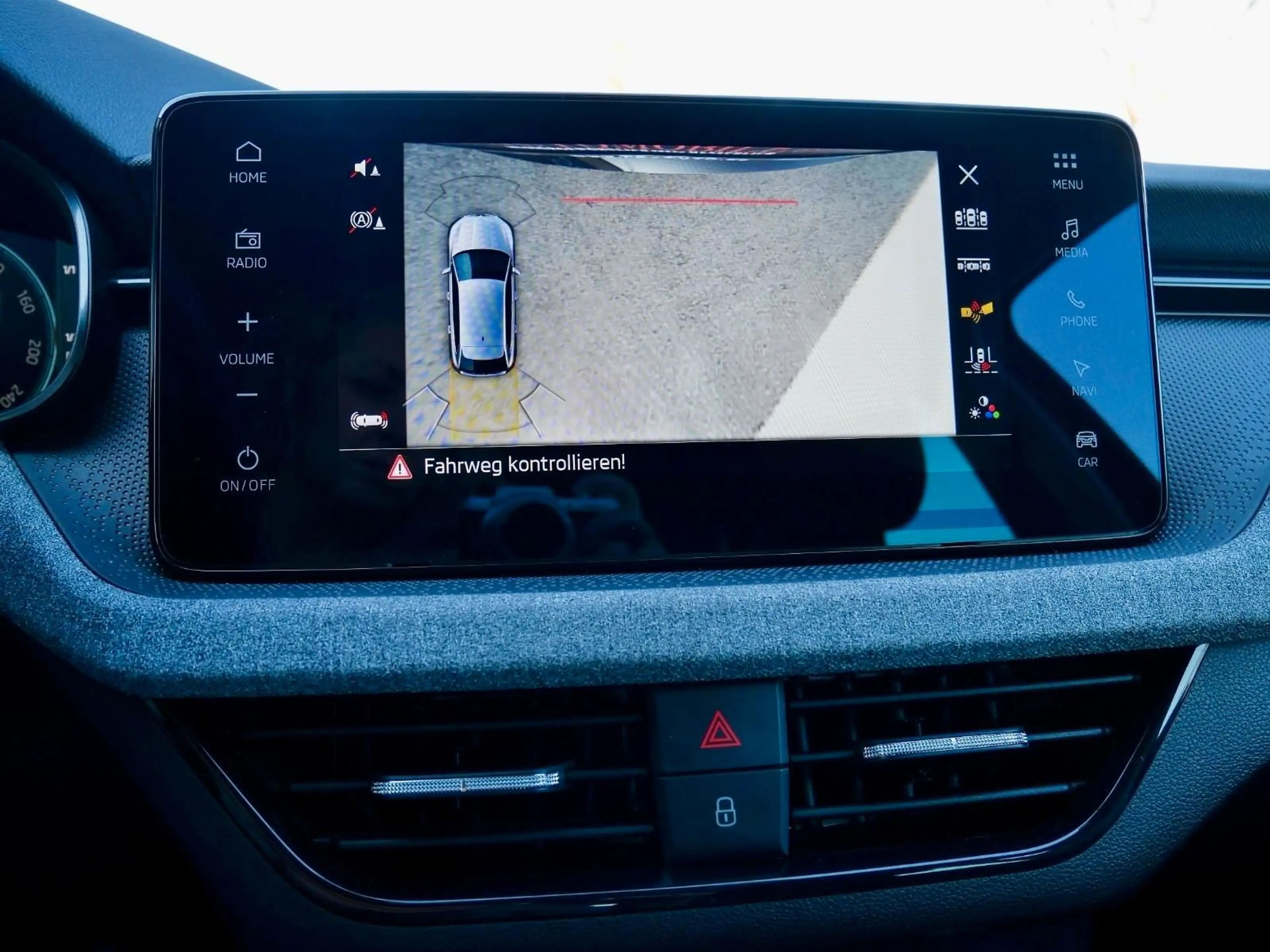 Skoda Scala 1.0 TSI DSG "Selection"+Matrix+Kamera+App — photo 28
