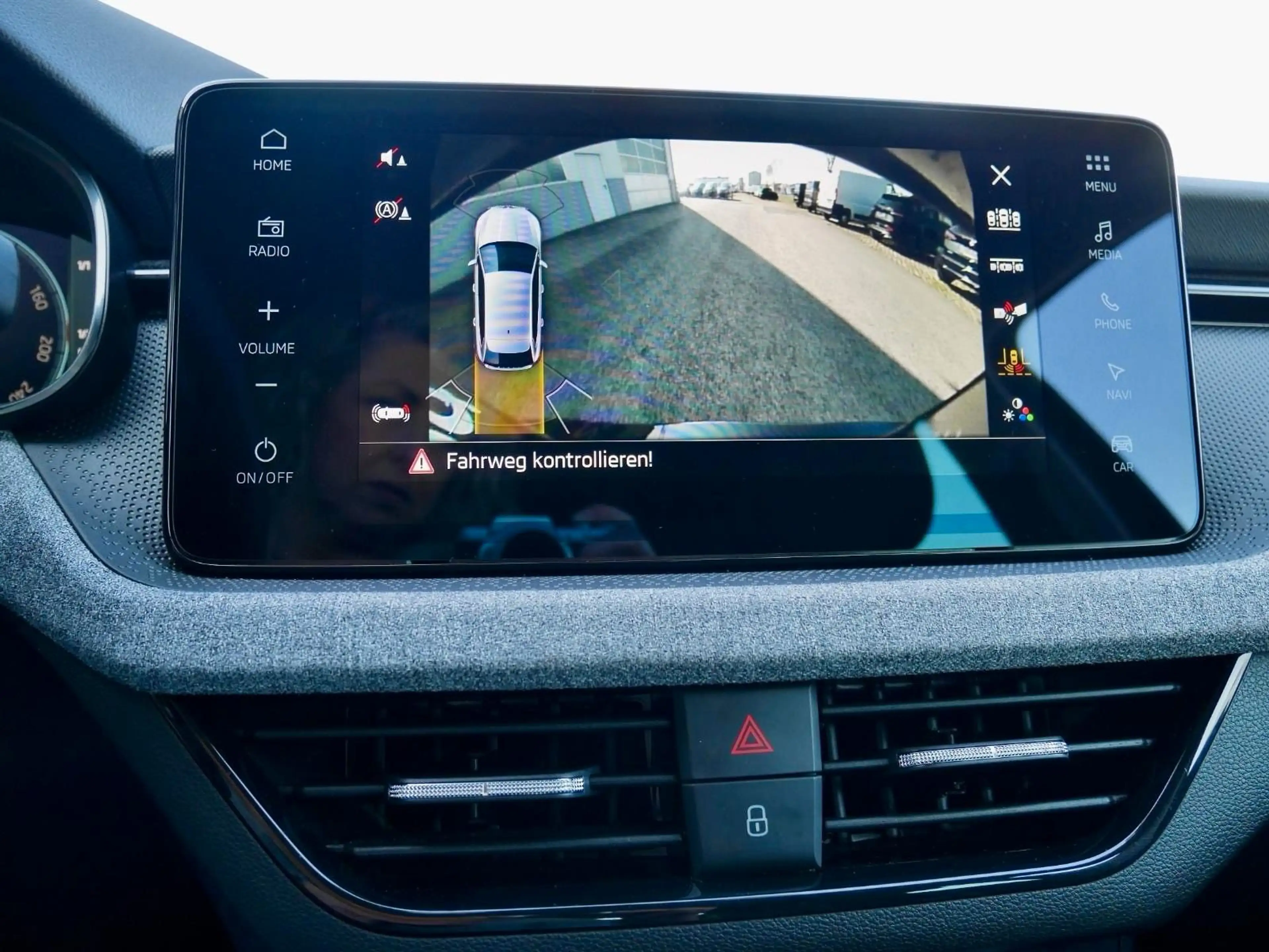Skoda Scala 1.0 TSI DSG "Selection"+Matrix+Kamera+App — photo 29