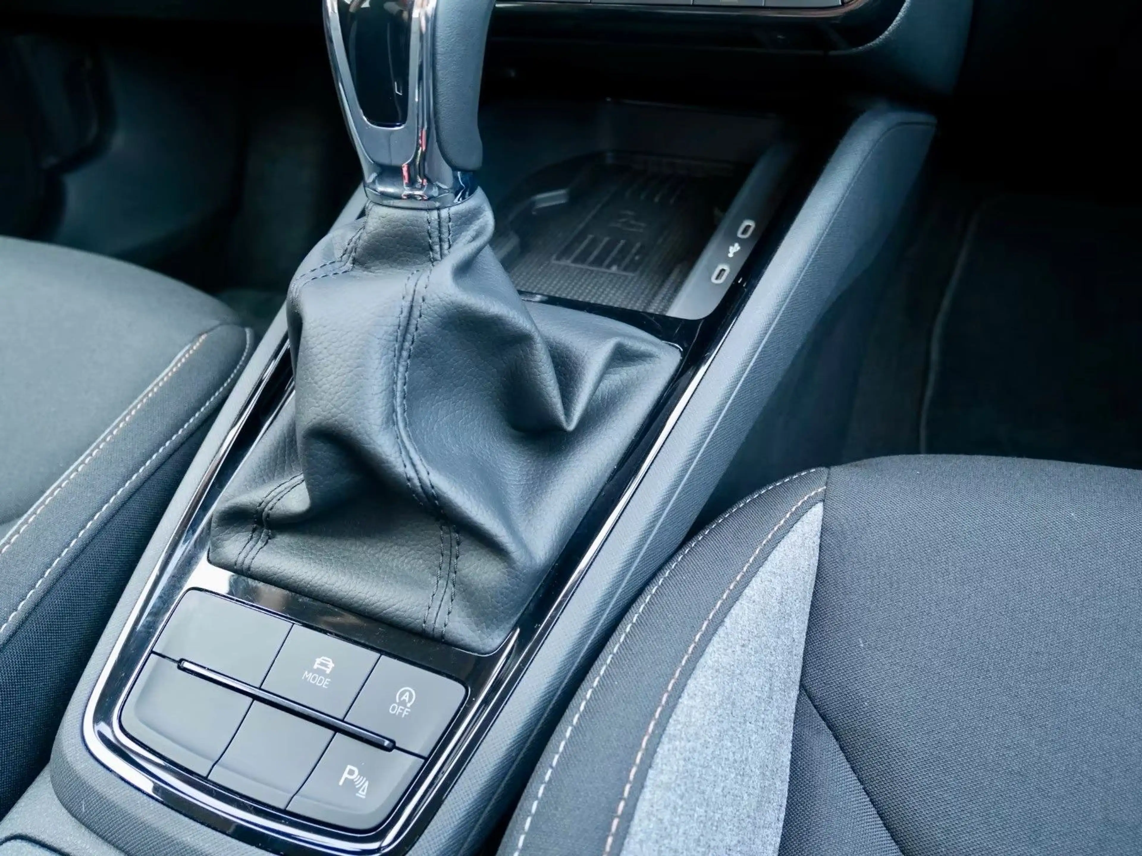 Skoda Scala 1.0 TSI DSG "Selection"+Matrix+Kamera+App — photo 24