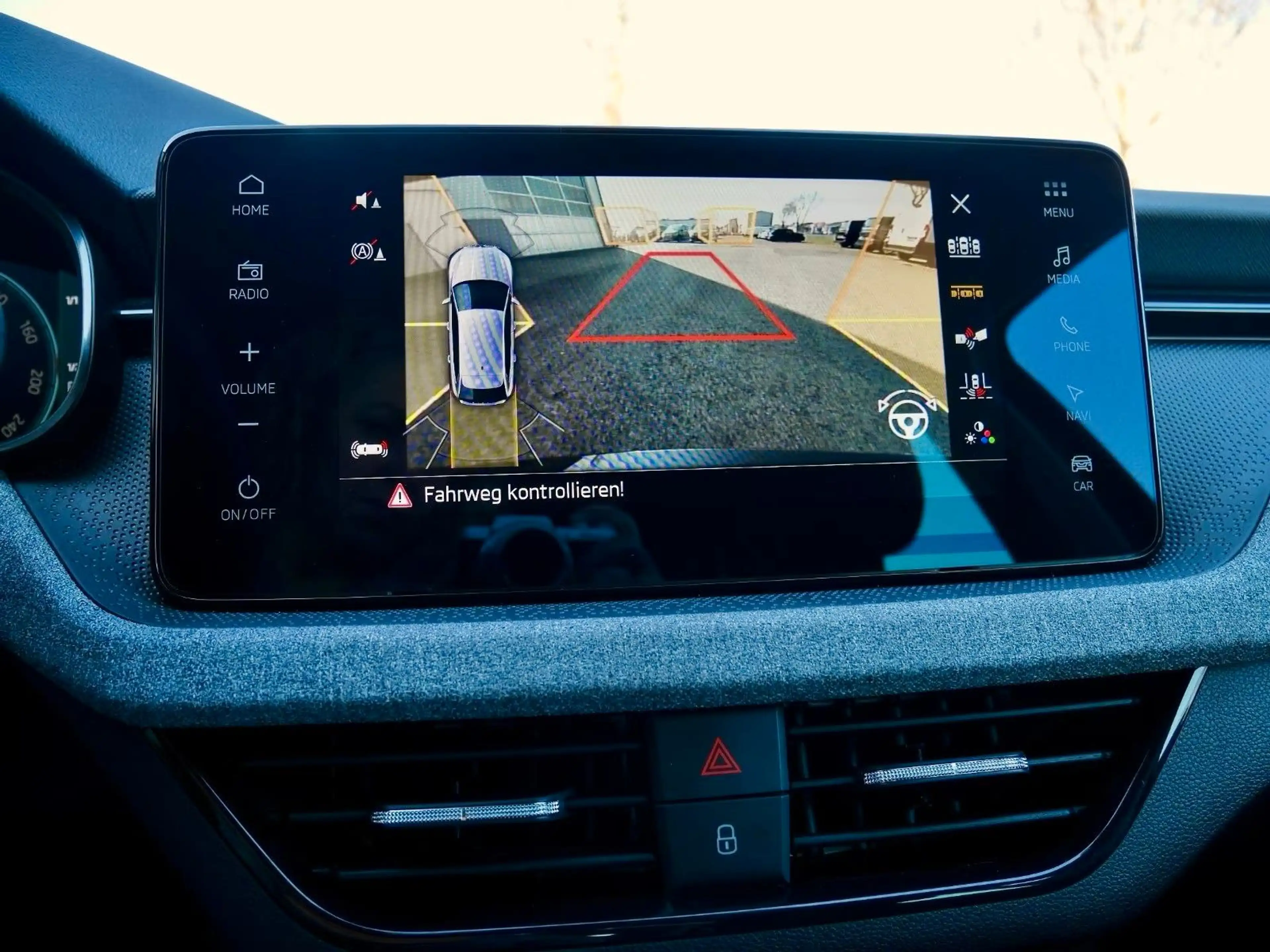 Skoda Scala 1.0 TSI DSG "Selection"+Matrix+Kamera+App — photo 27