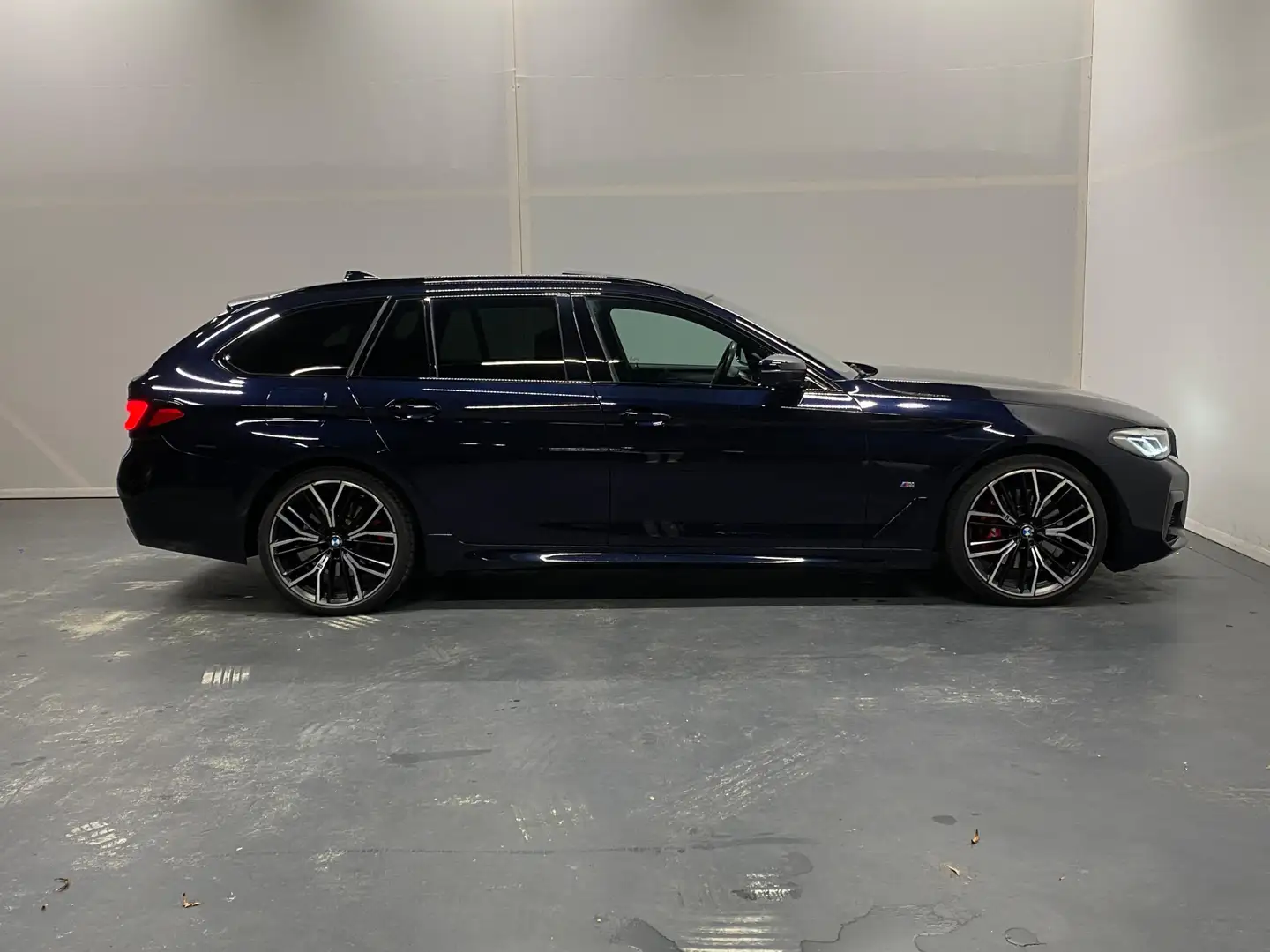 BMW 520 5-serie Touring 520i High Executive Edition Zwart - 2