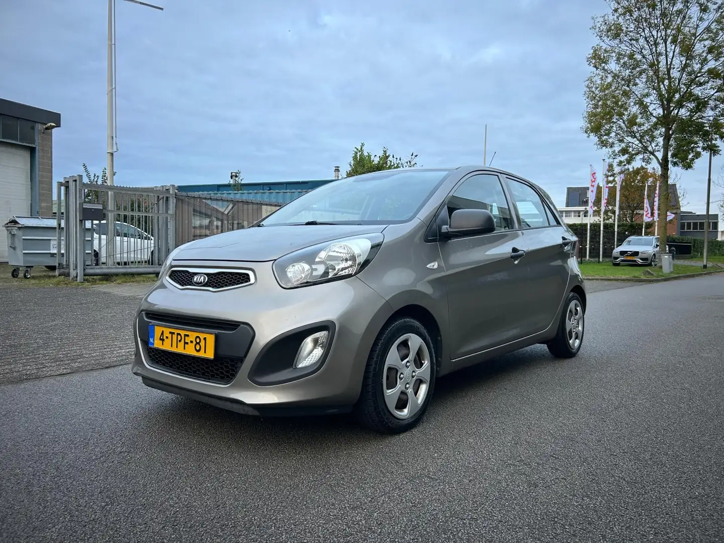 Kia Picanto 1.0 CVVT ComfortLine Grijs - 1