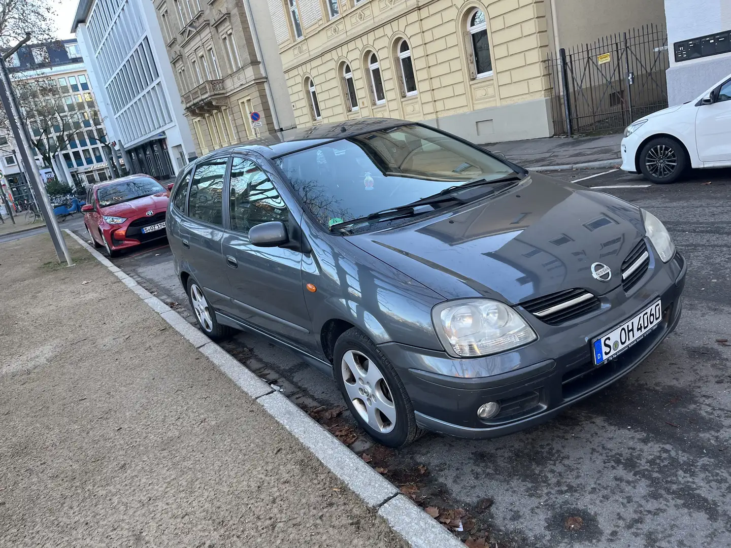 Nissan Almera Tino dCi acenta - 1