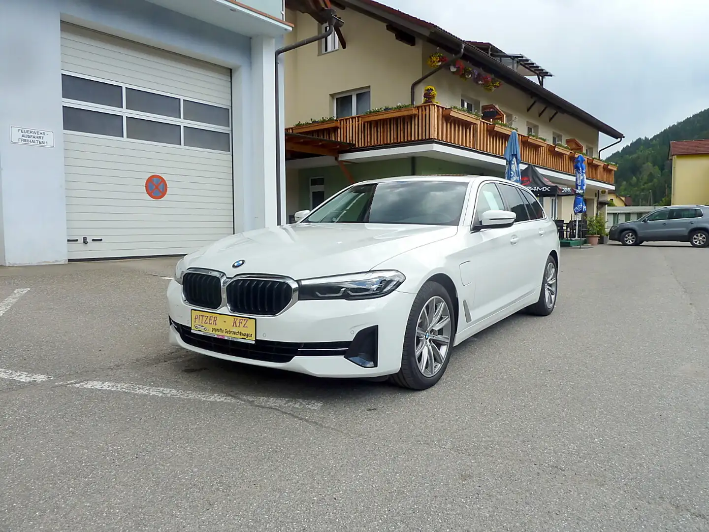 BMW 530 e xDrive Touring Aut. Weiß - 2