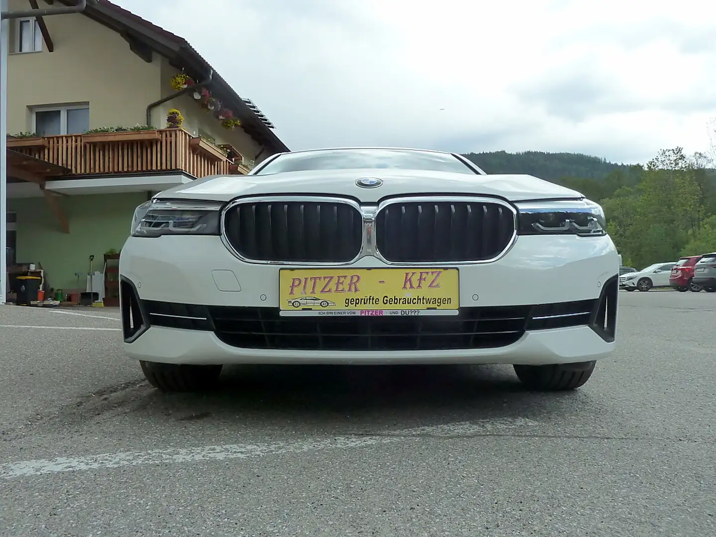 BMW 530 e xDrive Touring Aut. Weiß - 1