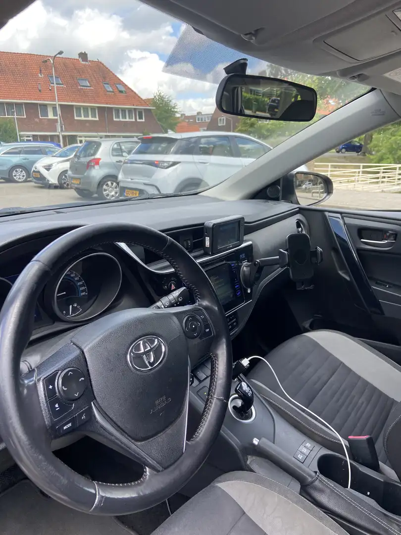 Toyota Auris 1.8 Hybr. Aspiration Bruin - 1