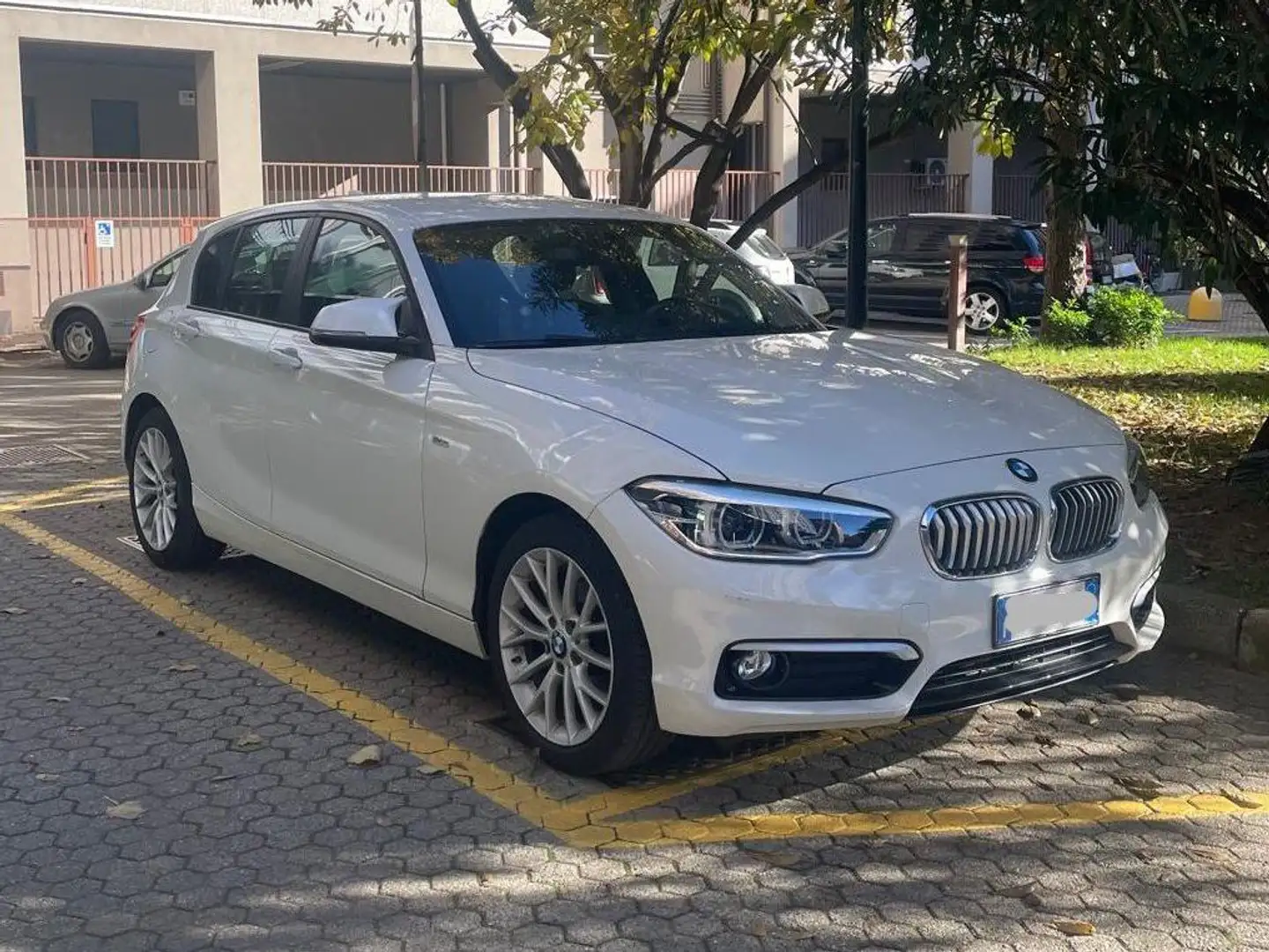 BMW 118 Serie 1 F/20-21 2015 118i Urban 5p Bianco - 1