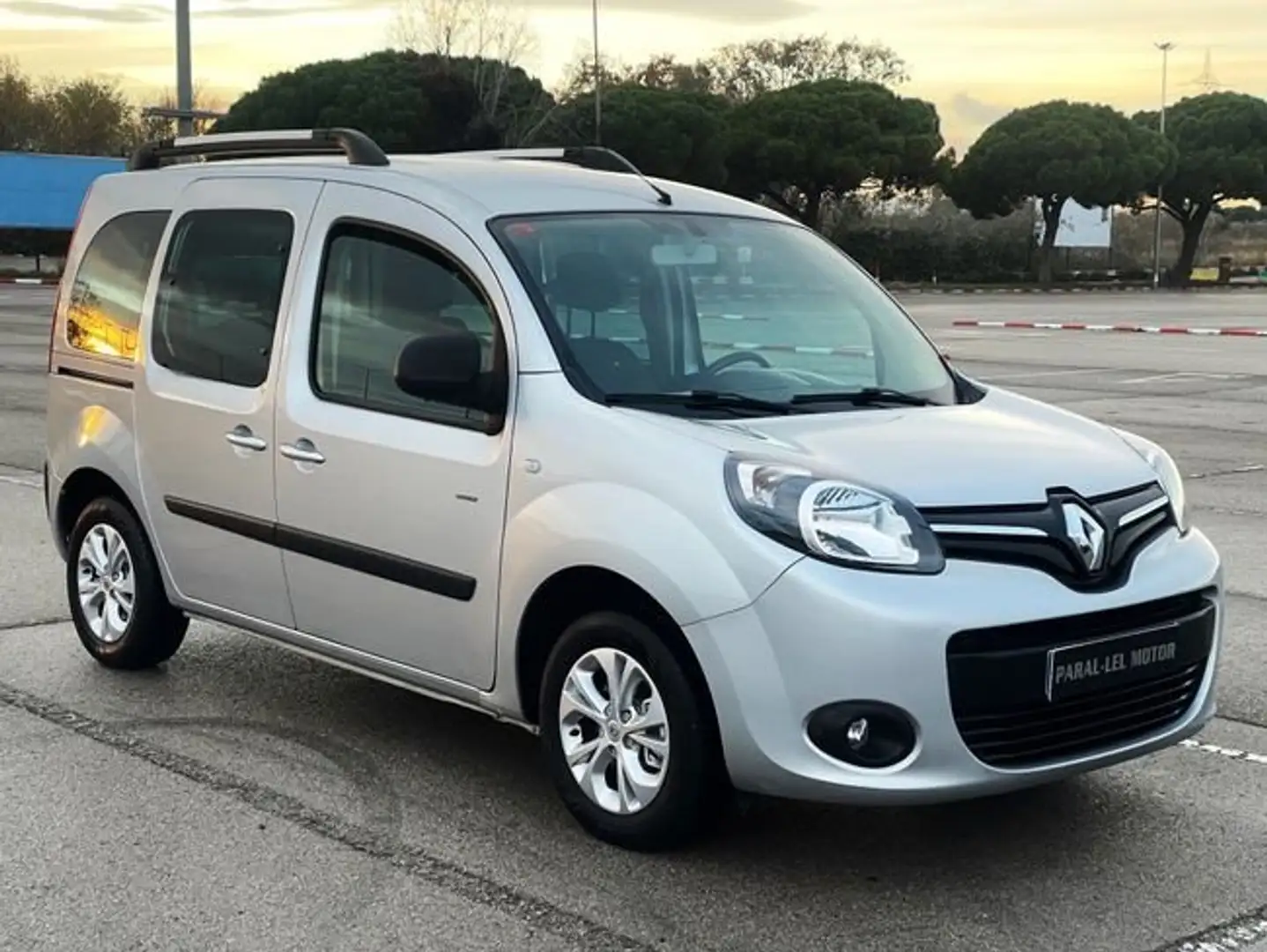 Renault Kangoo 1.2 TCE LIMITED con 6 VELOCIDADES... Plateado - 1