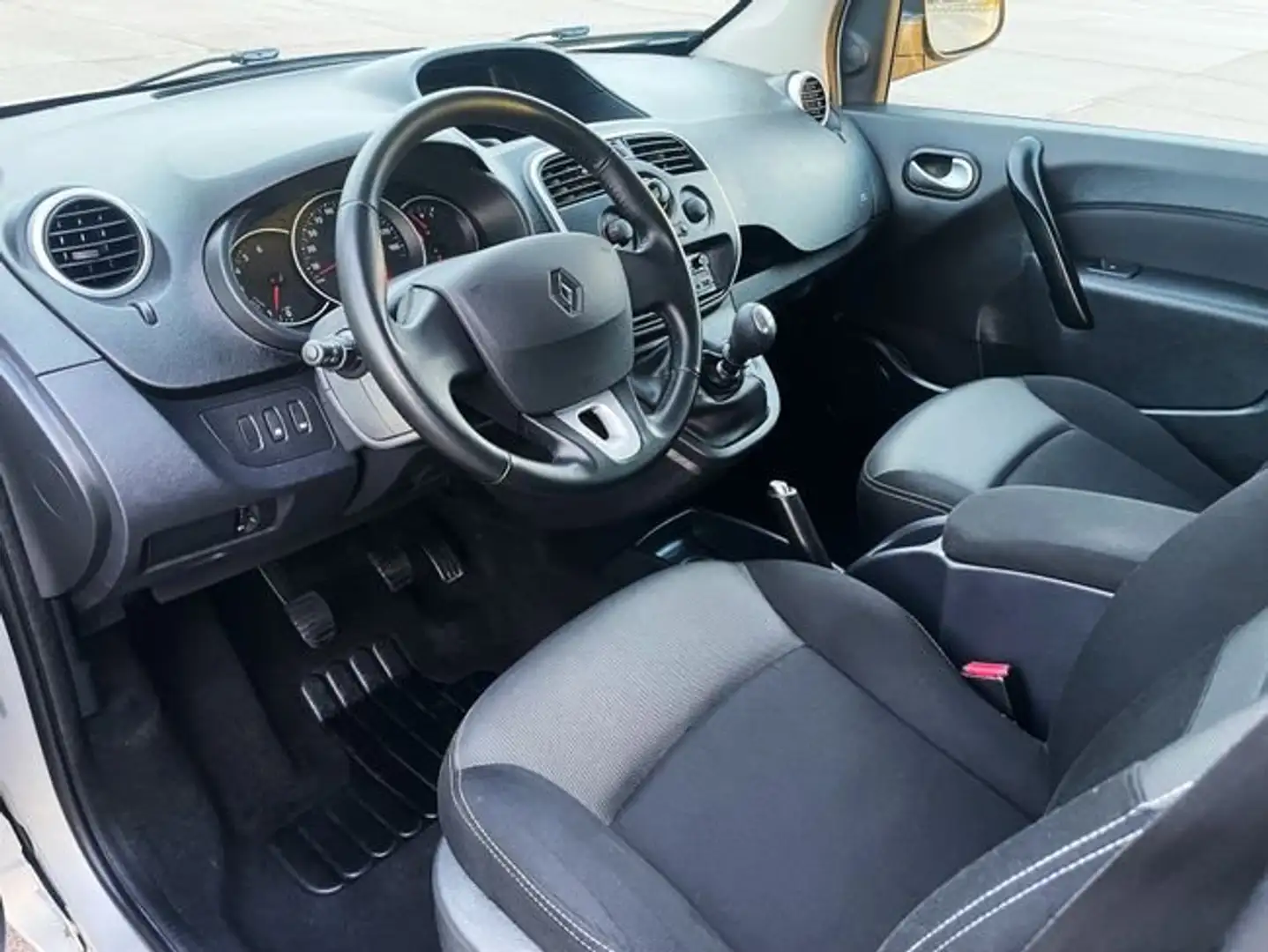 Renault Kangoo 1.2 TCE LIMITED con 6 VELOCIDADES... Plateado - 2