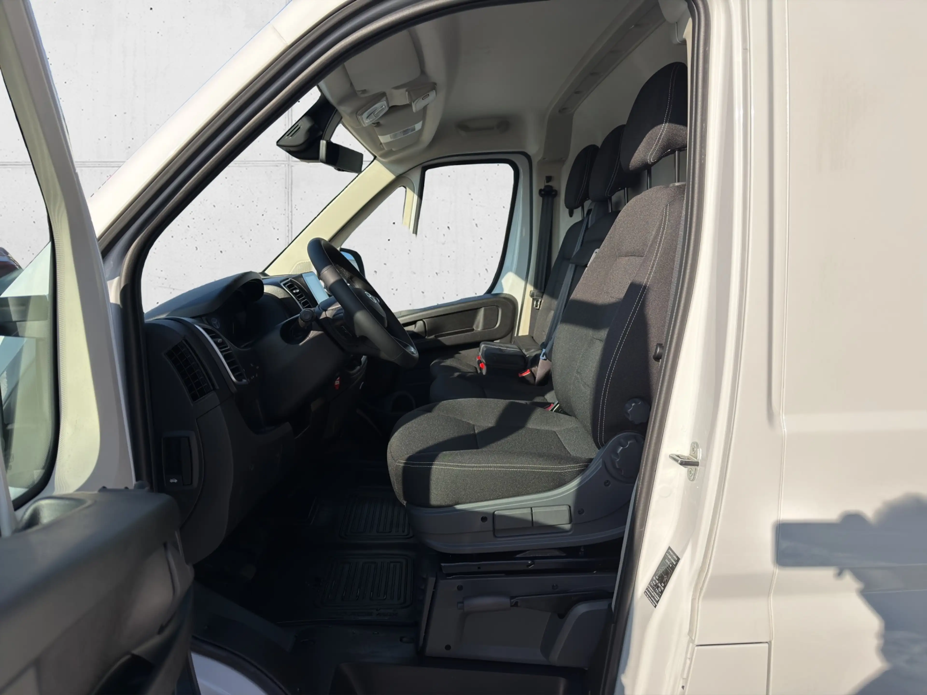 Toyota Proace Max Meister L3 H2 Heavy 35+ 2,2 D-4D 6-Gang 4t. — photo 6