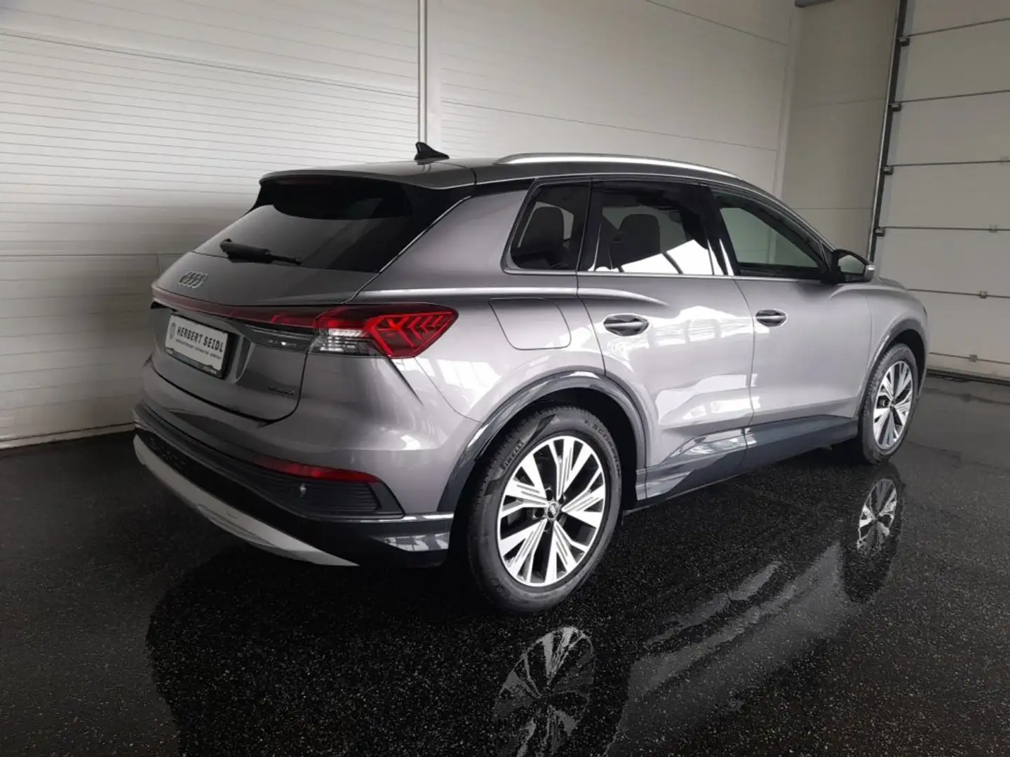 Audi Q4 e-tron 50 Quattro S-LINE Aut. *WÄRMEPUMPE / 19 ZOLL / VOLL LED & FLA / E-LEDERSITZE & MEMORY / TOTWINKELASS. / SONOS SOUND* Grau - 2