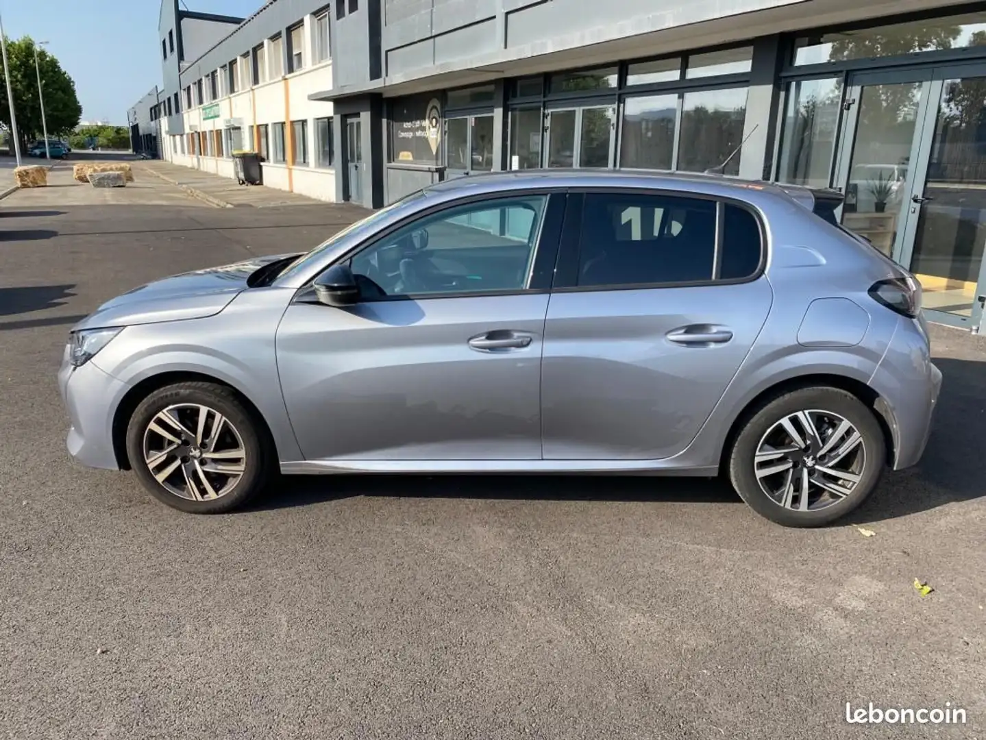 Peugeot 208 GENERATION-II 1.5 BLUEHDI 100 ALLURE - 2