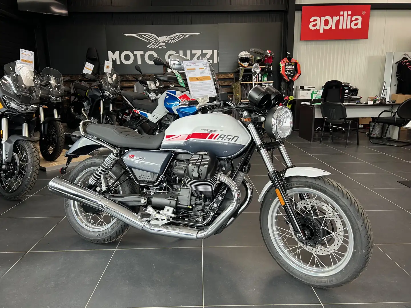 Moto Guzzi V 7 Alb - 1