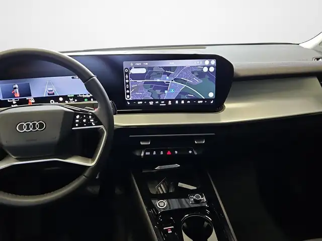 Audi Q3 view 5