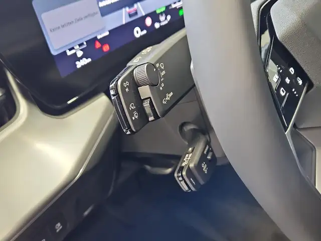 Audi Q3 view 9