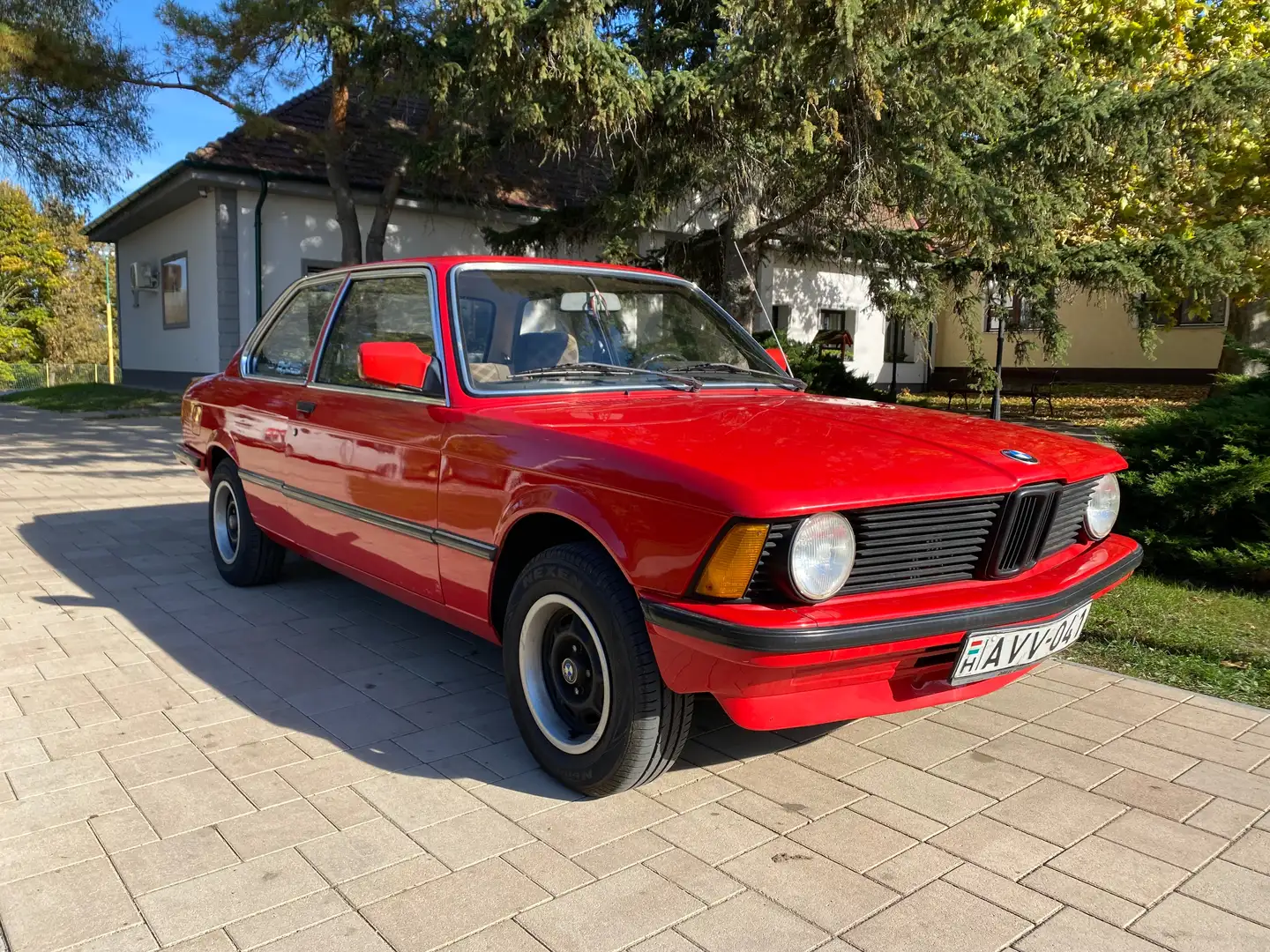 BMW 316 316 (E21) Червоний - 2