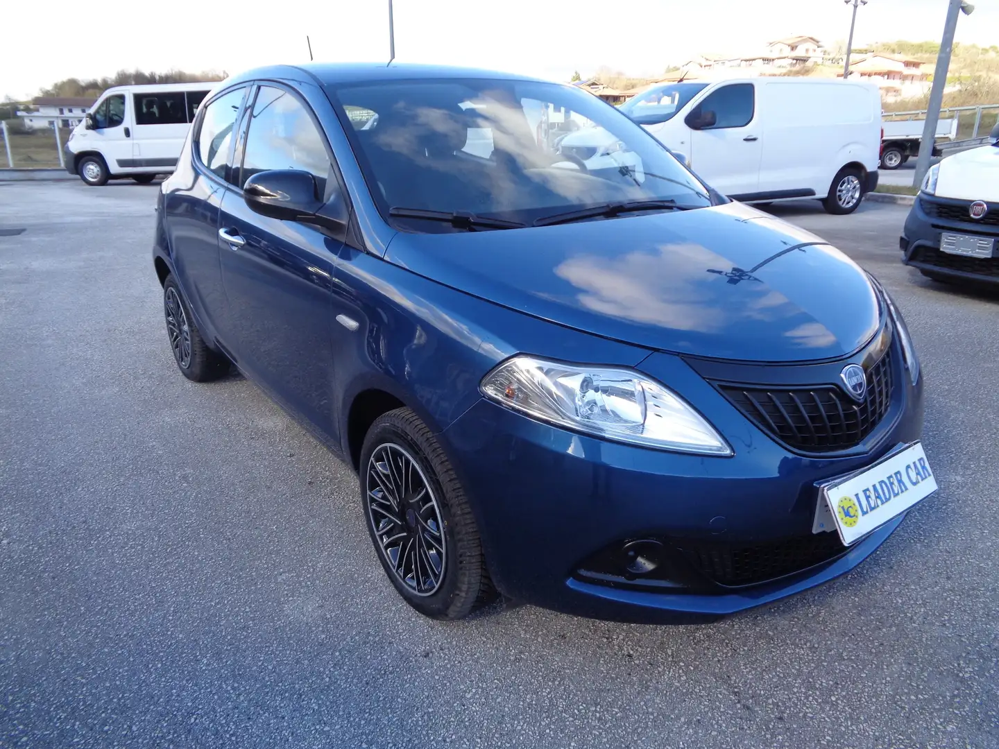 Lancia Ypsilon 1.0 70cv firefly hybrid Silver s Blau - 1