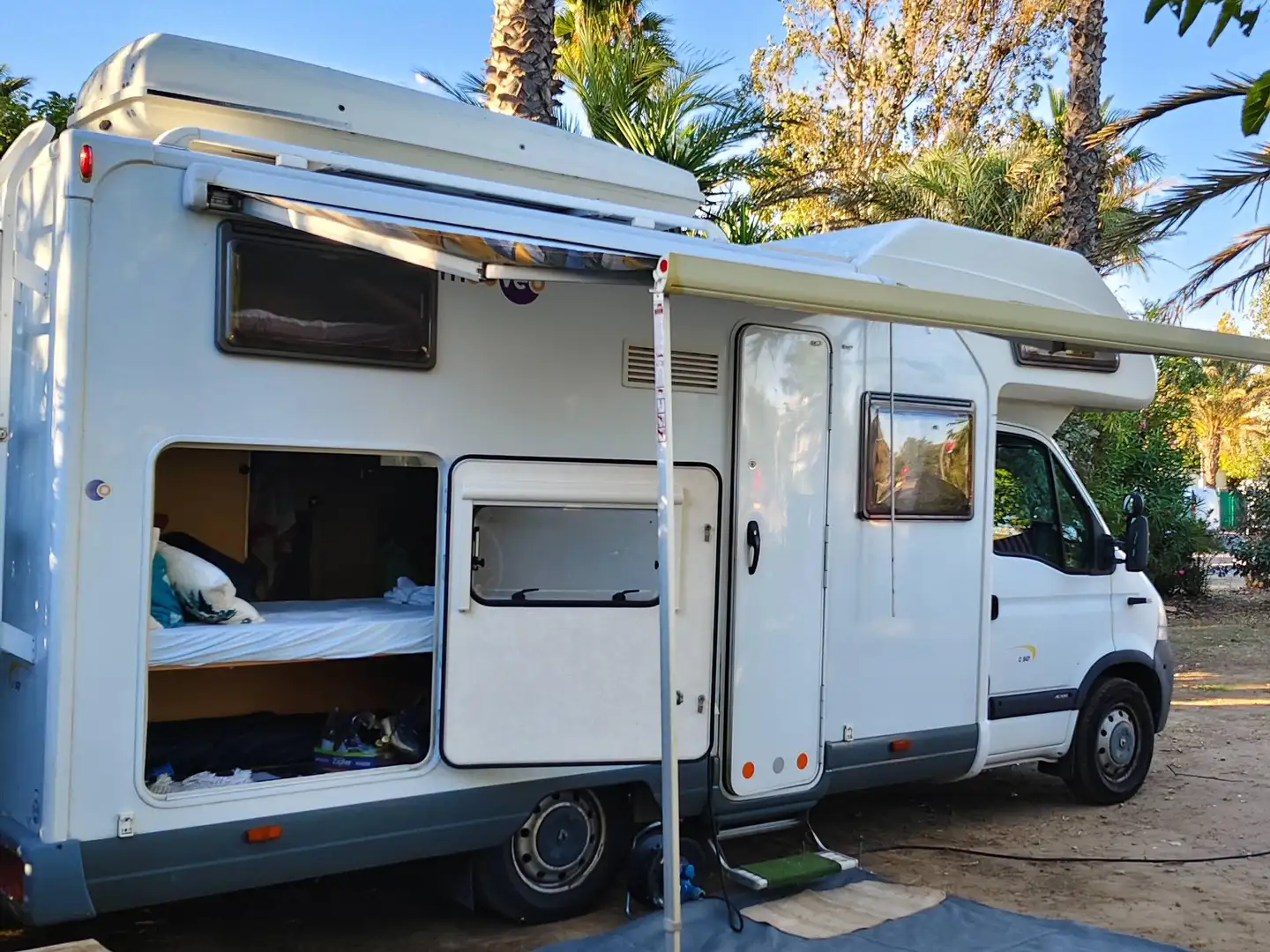 Renault Master Alkoven Wohnmobil Weiß - 1