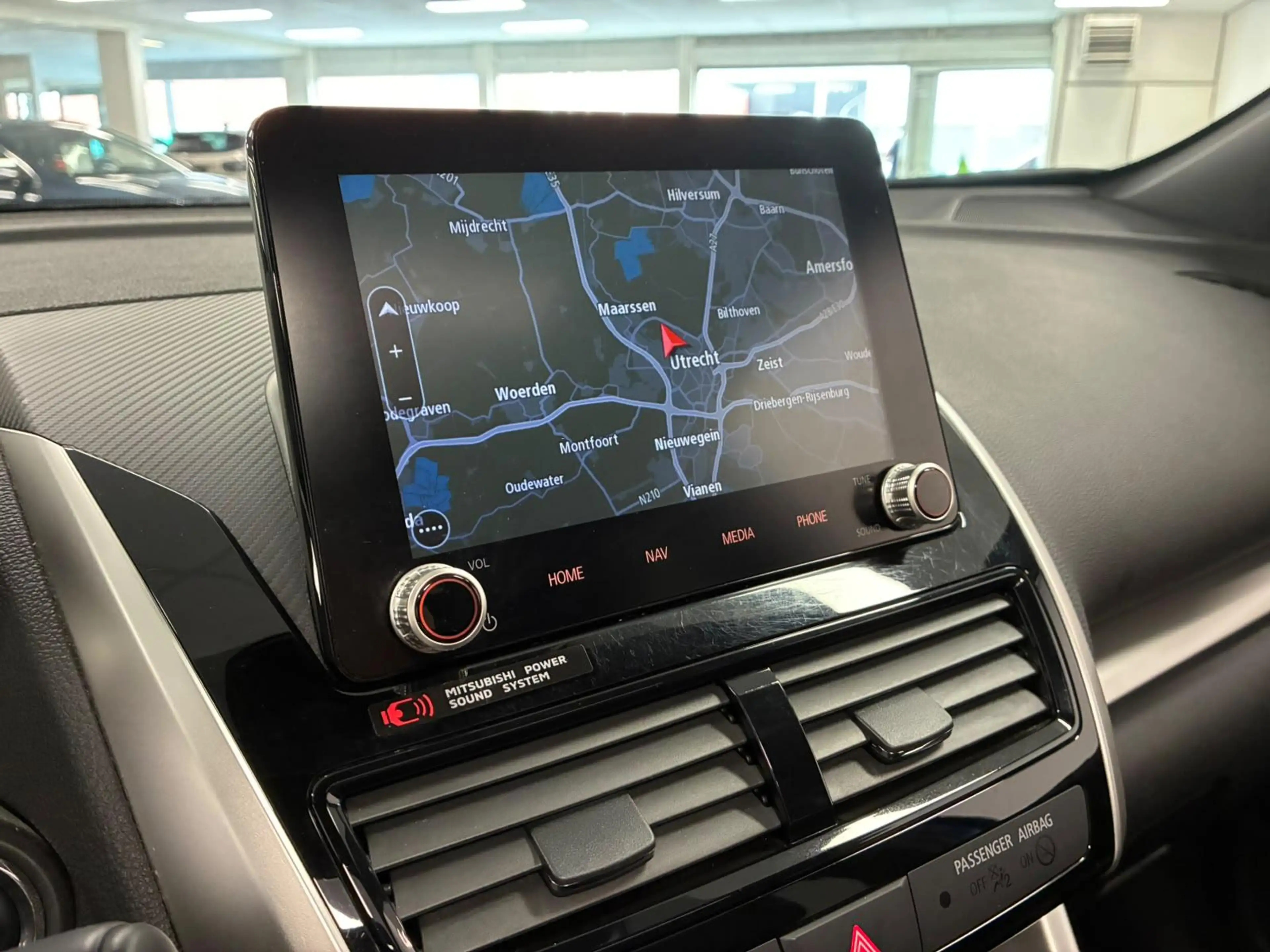 Mitsubishi Eclipse Cross 2.4 PHEV Instyle | Panoramadak | Leder | 360º Came — photo 11
