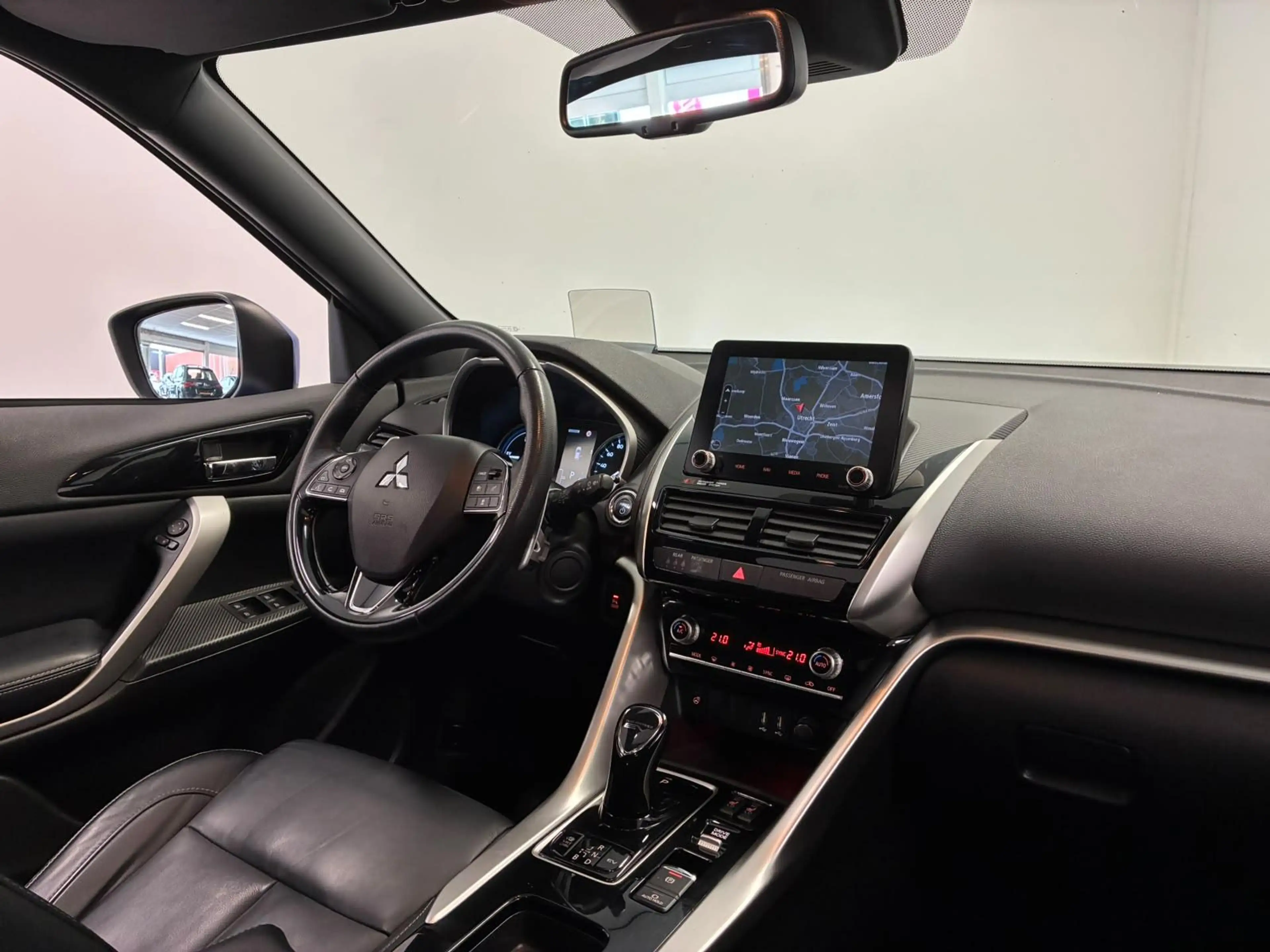 Mitsubishi Eclipse Cross 2.4 PHEV Instyle | Panoramadak | Leder | 360º Came — photo 17