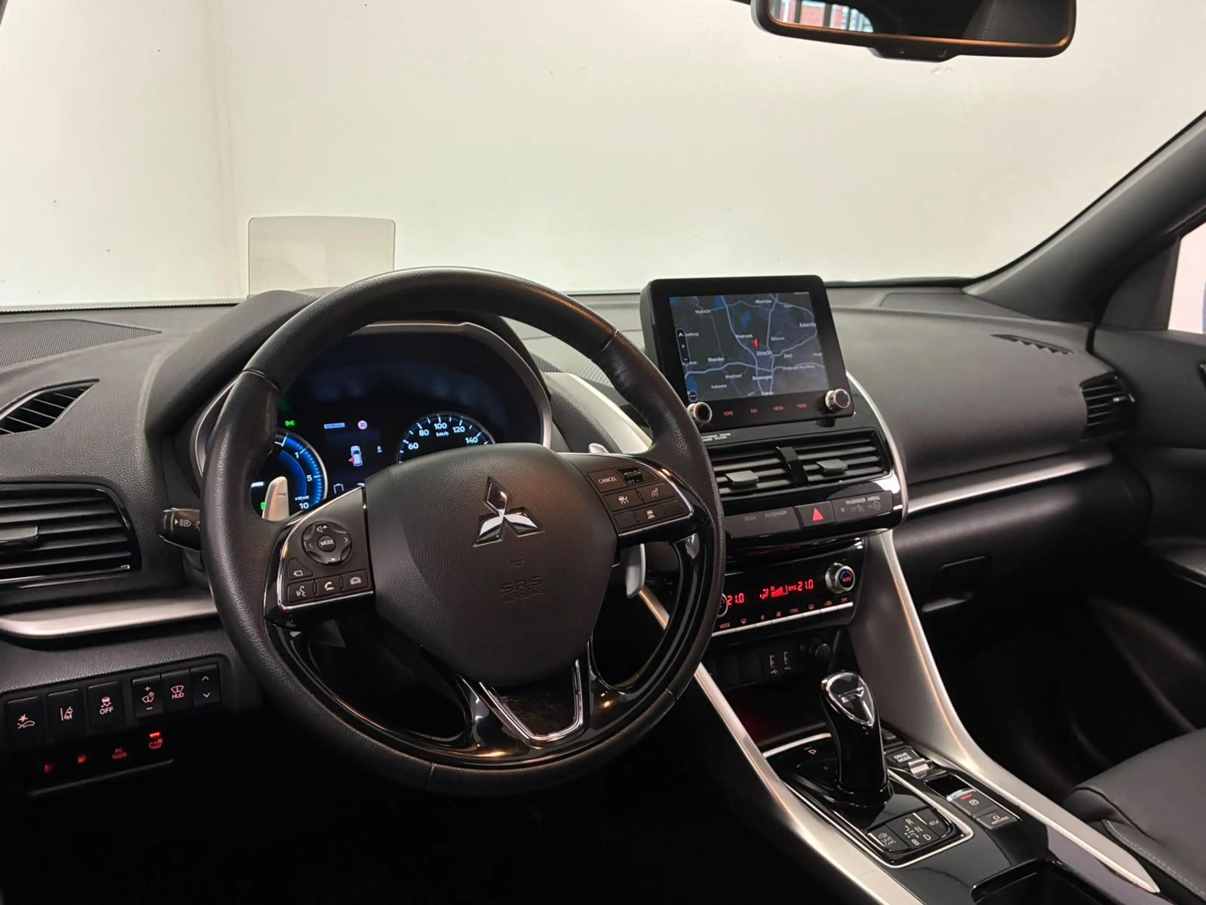 Mitsubishi Eclipse Cross 2.4 PHEV Instyle | Panoramadak | Leder | 360º Came — photo 25