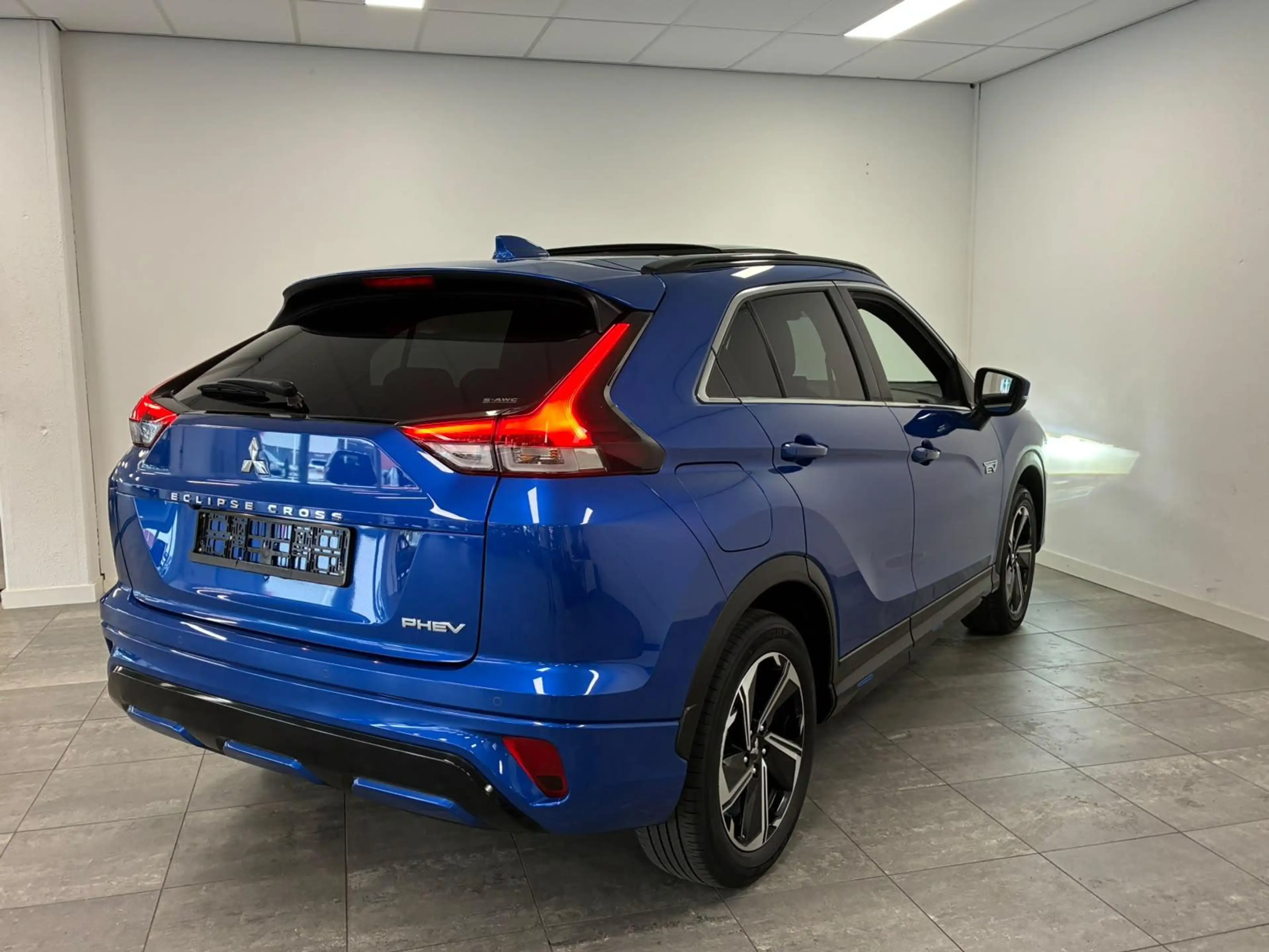 Mitsubishi Eclipse Cross 2.4 PHEV Instyle | Panoramadak | Leder | 360º Came — photo 2