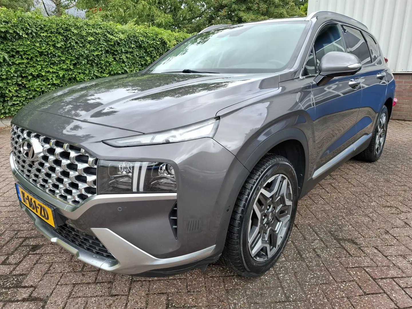 Hyundai SANTA FE 1.6 T-GDI HEV PREMIUM 7-PERSOONS/LEER/LED/NAVI/360 Gris - 1