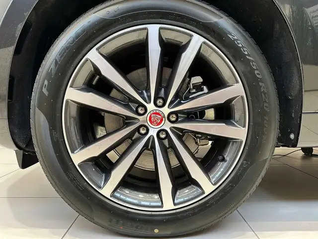 Jaguar F-Pace view 9