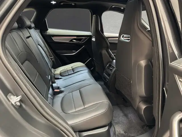 Jaguar F-Pace view 5