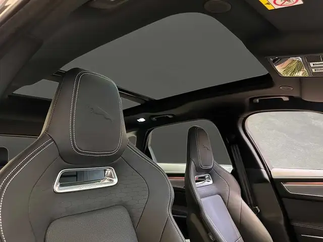 Jaguar F-Pace view 10