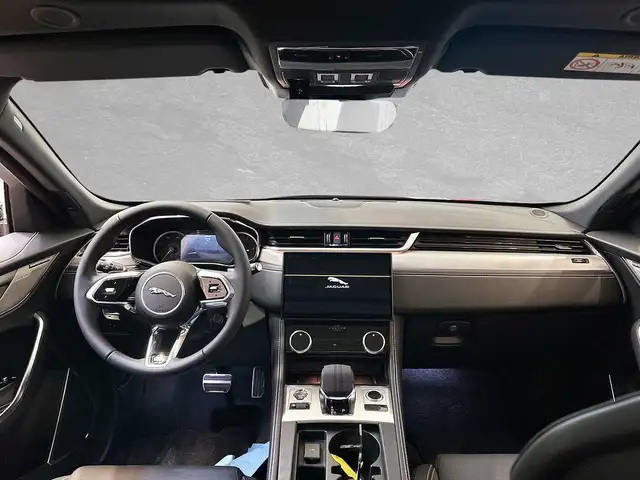 Jaguar F-Pace view 4