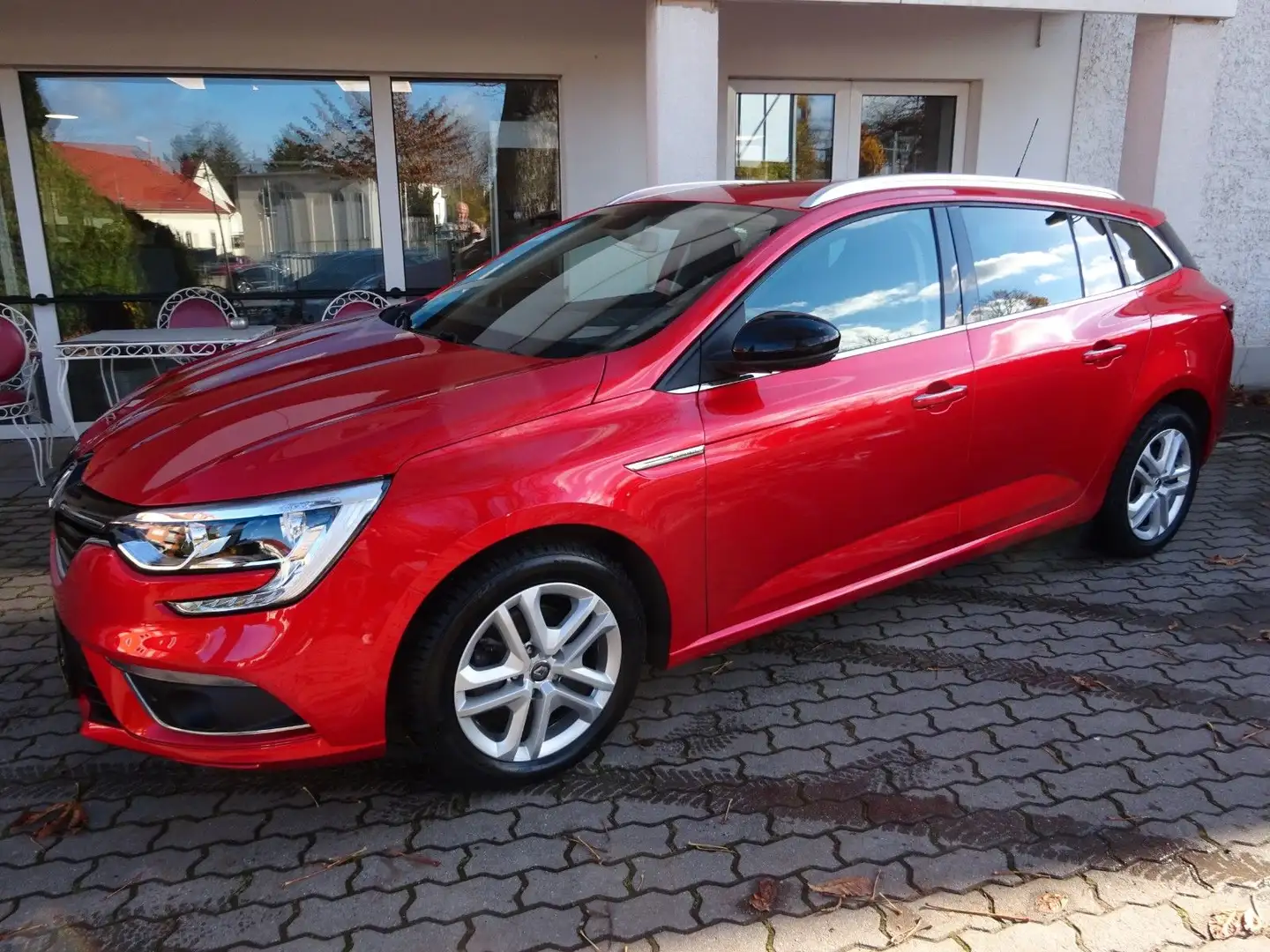 Renault Megane IV Grandtour Limited TCe140 EDC Rot - 1