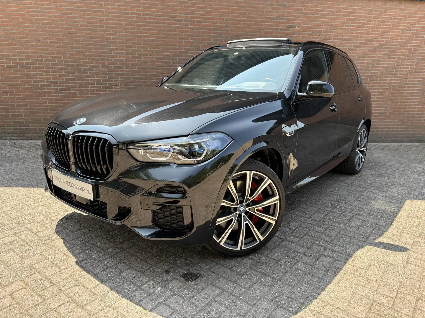 BMW X5 xDrive45e High Executive M Sport B&W Skylounge Las Zwart - 1