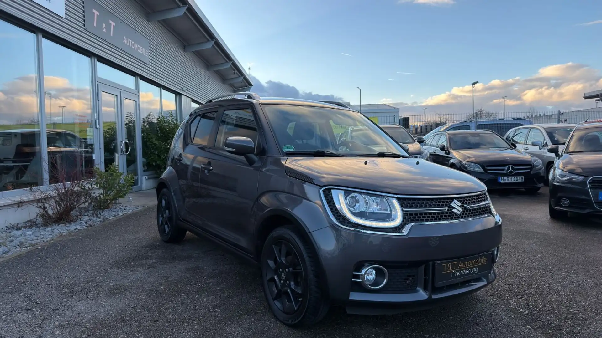 Suzuki Ignis Comfort+ 4x4 Sitzh Navi Kamera Spurhalte Grau - 1