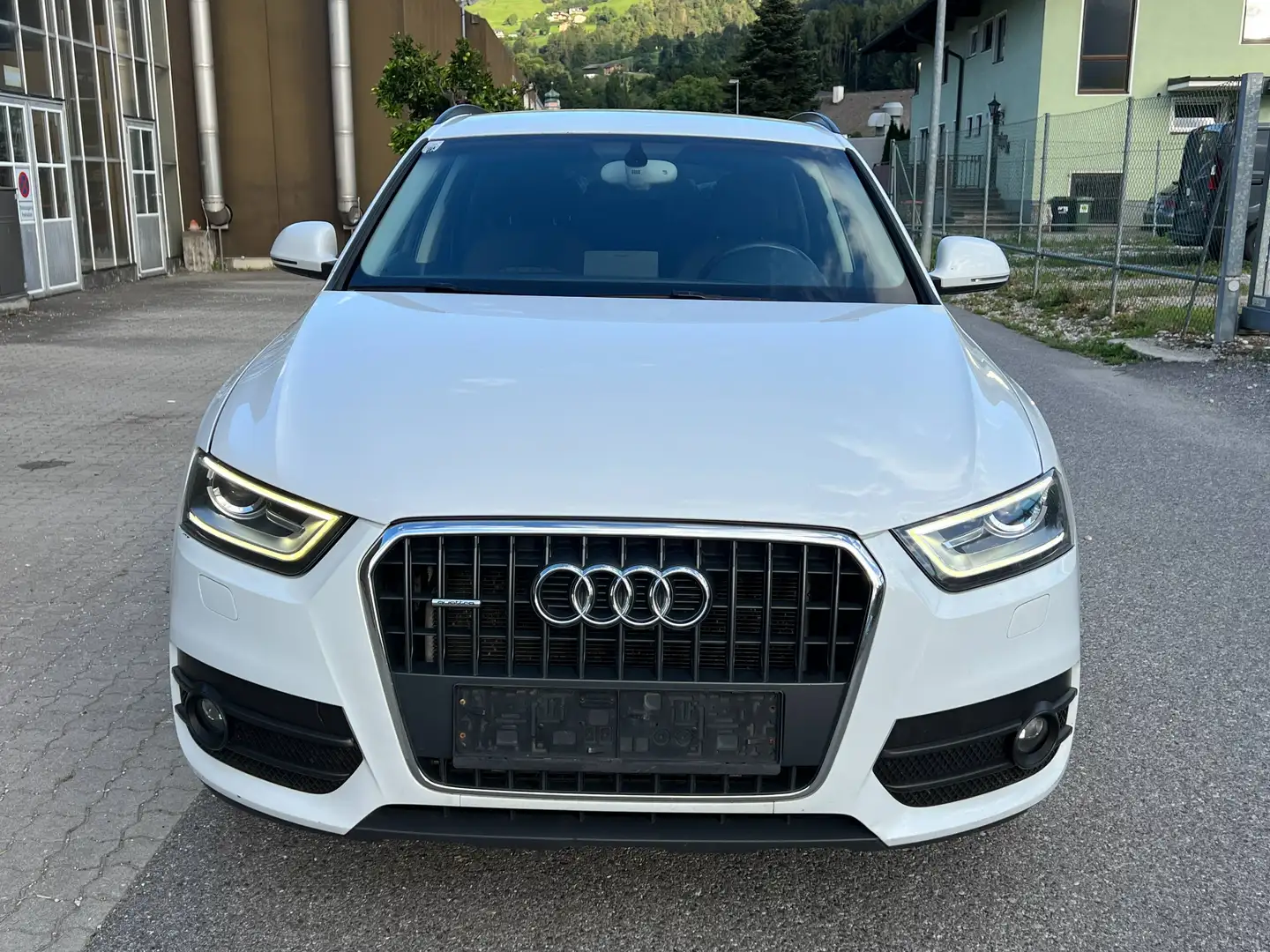 Audi Q3 2.0 TDI quattro Automatik Navigation Xenon AHK Weiß - 2