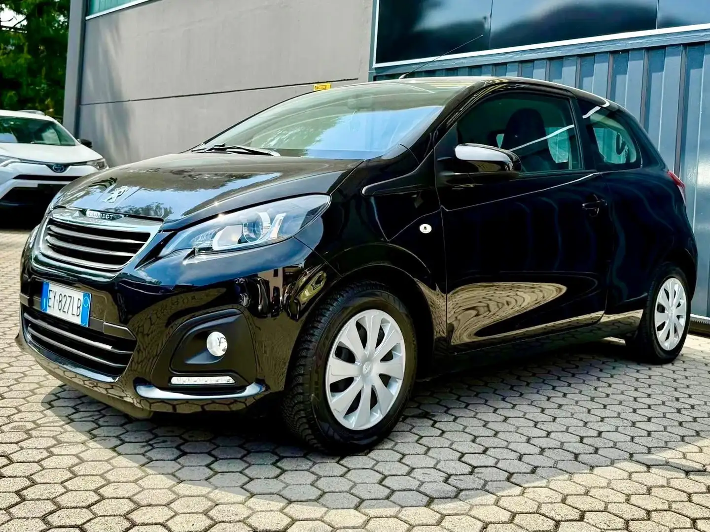 Peugeot 108 108 3p 1.0 BENZINA 12v NEOPATENTATO 1 Proprietario Nero - 1