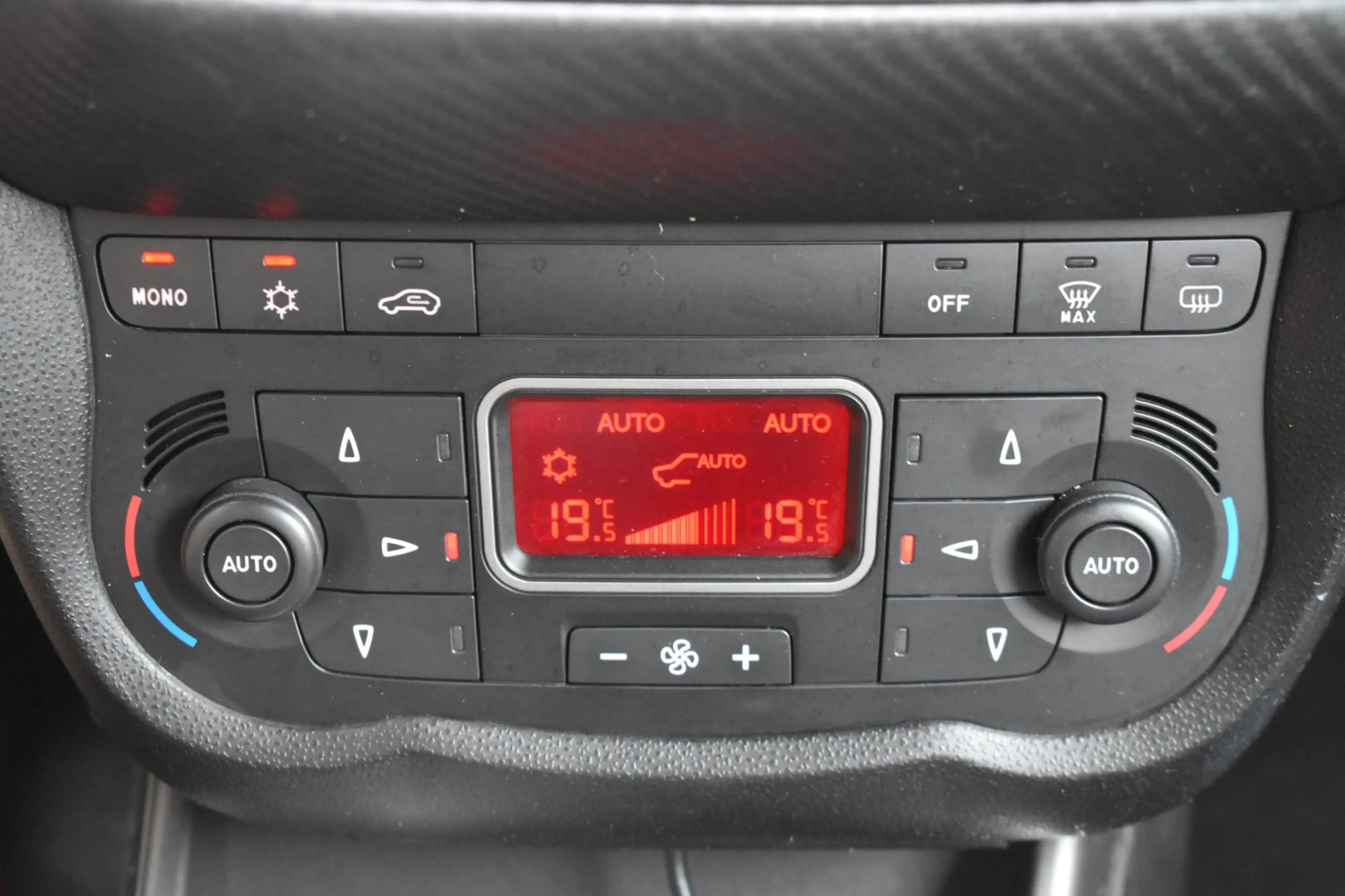 Alfa Romeo MiTo 1.4 T Quadrifoglio Verde '10 Navi Clima Leder Crui — photo 16