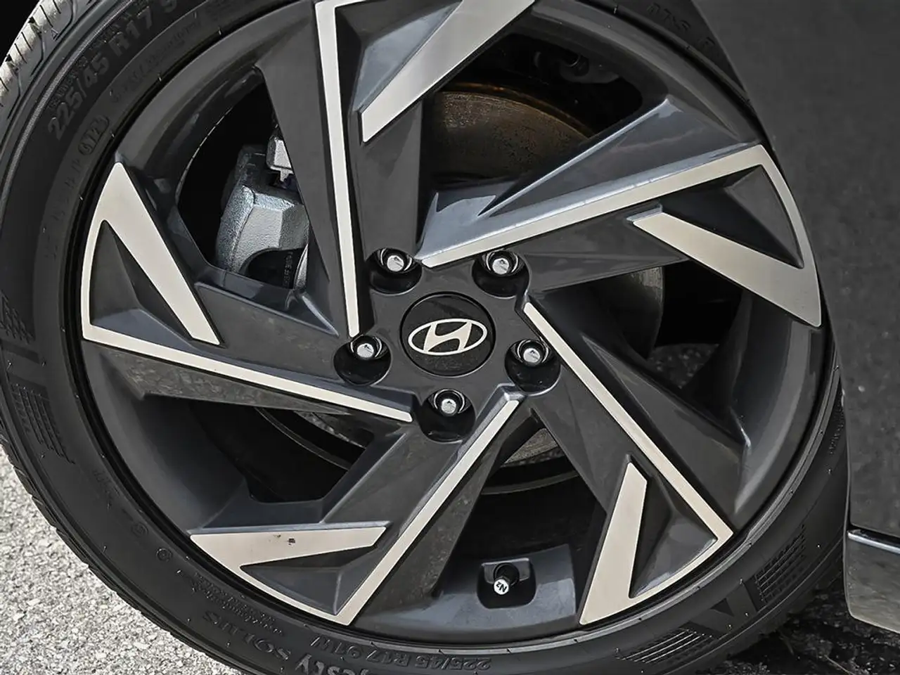 Hyundai ELANTRA photo Hyundai ELANTRA