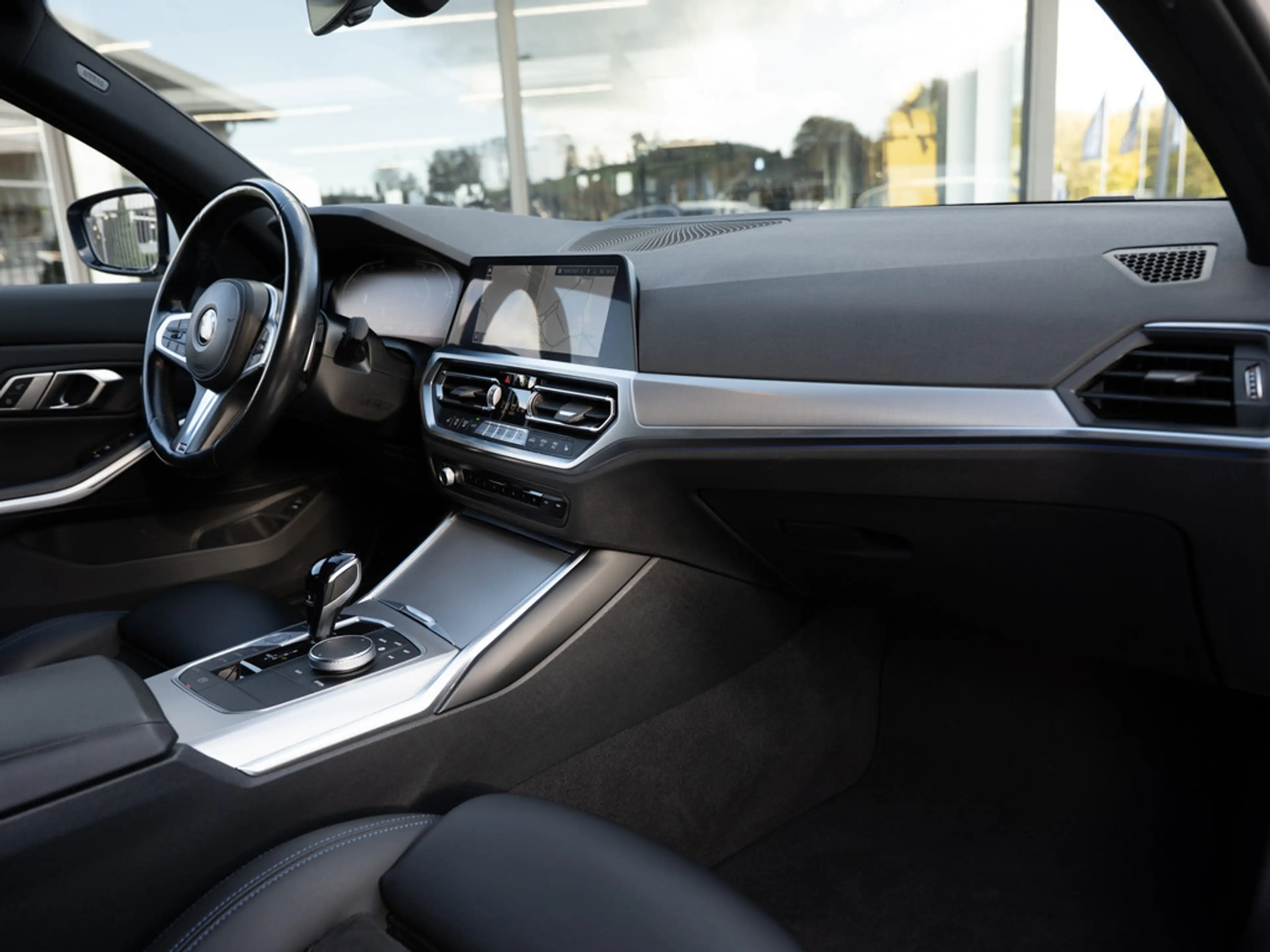 BMW 320 d Touring M-Sport AHK LED NAVI SHZ PDC — photo 8
