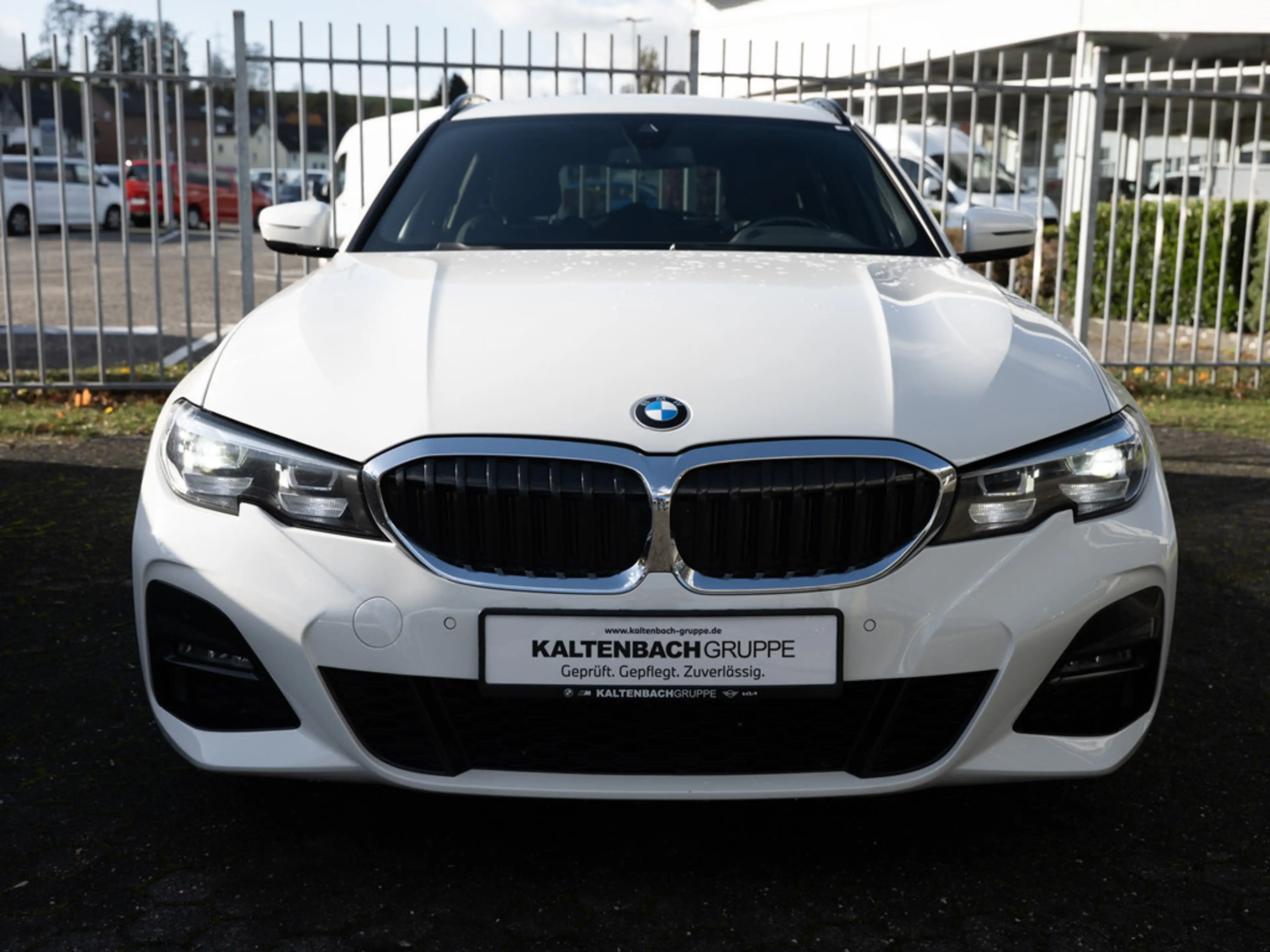 BMW 320 d Touring M-Sport AHK LED NAVI SHZ PDC — photo 4