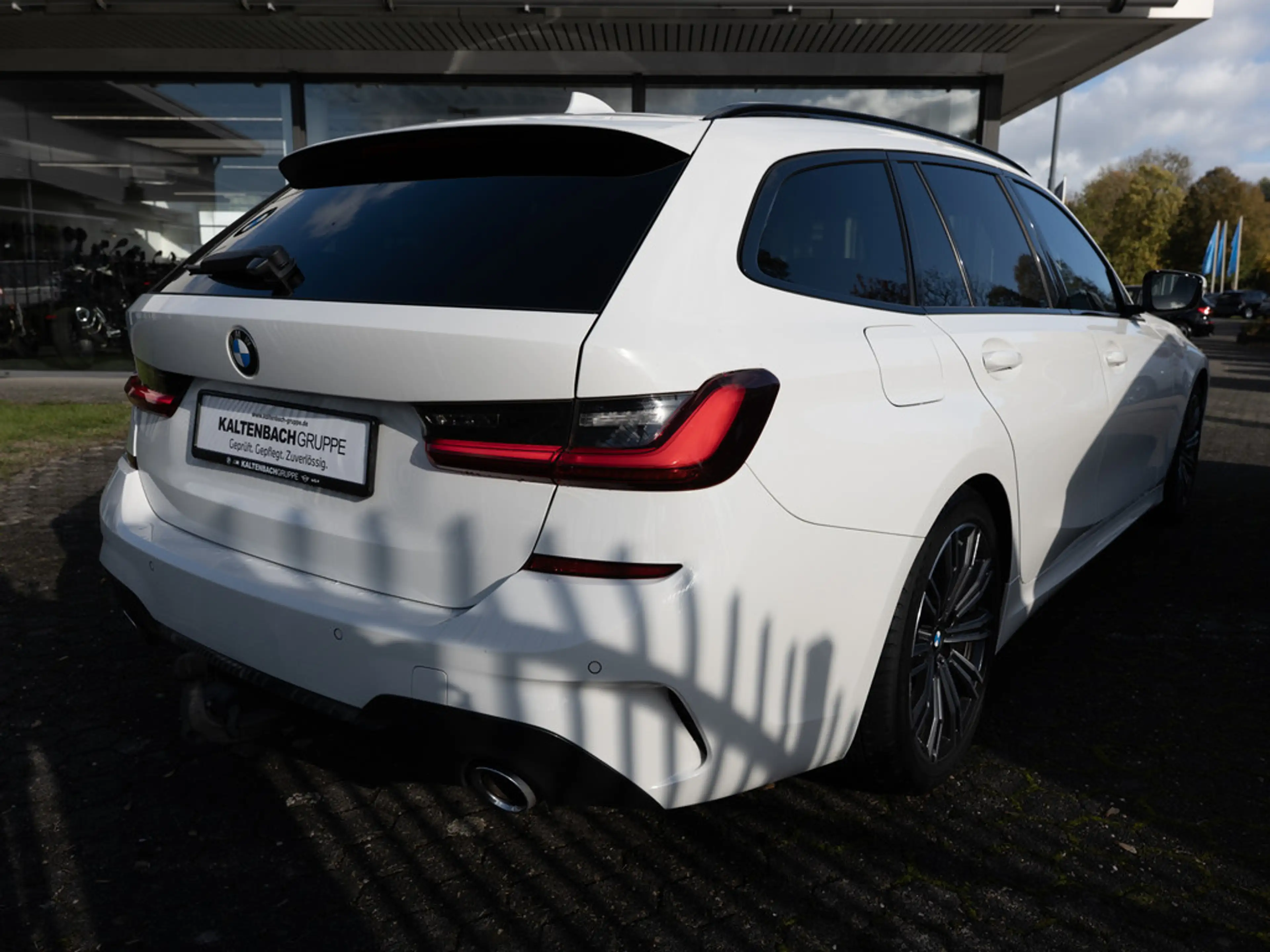 BMW 320 d Touring M-Sport AHK LED NAVI SHZ PDC — photo 6